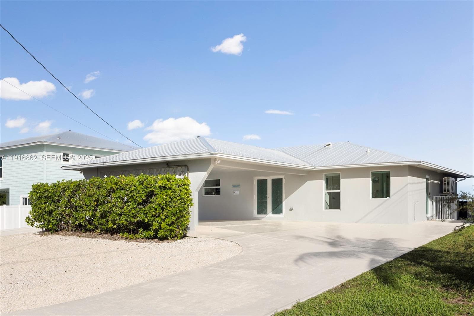 1733 Sunrise Dr photo 4