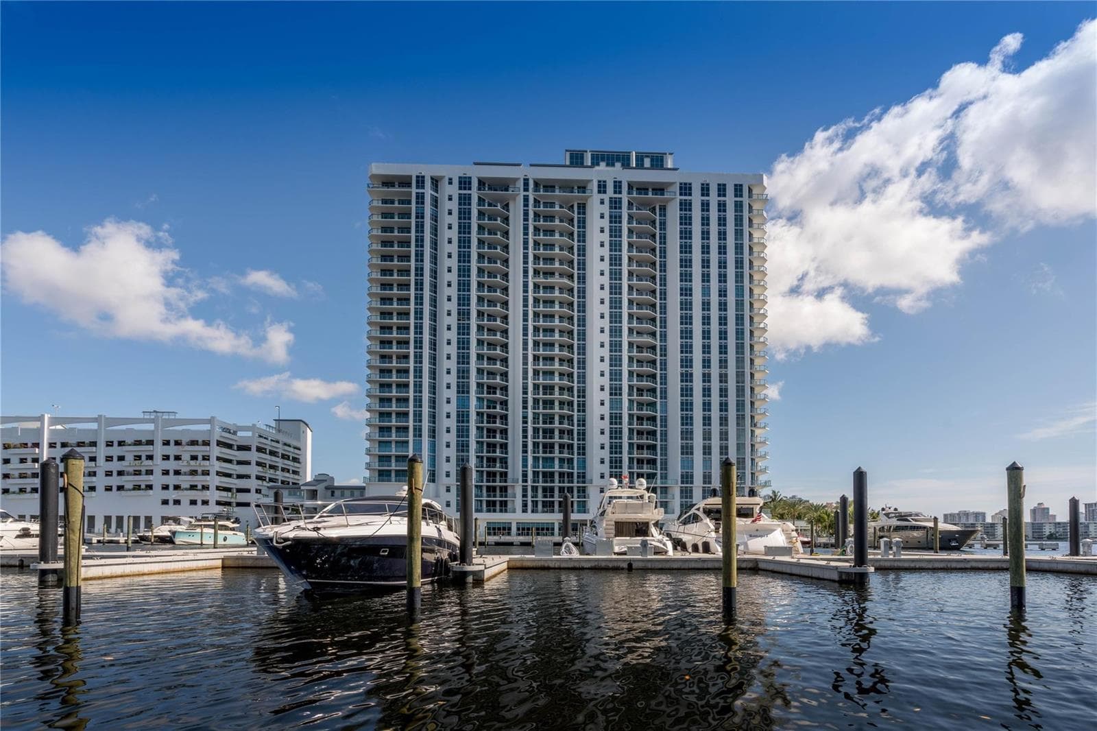 17301 Biscayne Boulevard 506 photo 1