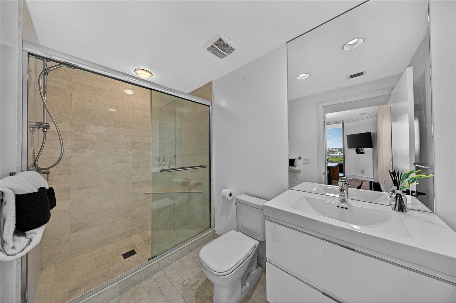 17301 Biscayne Boulevard 506 photo 21