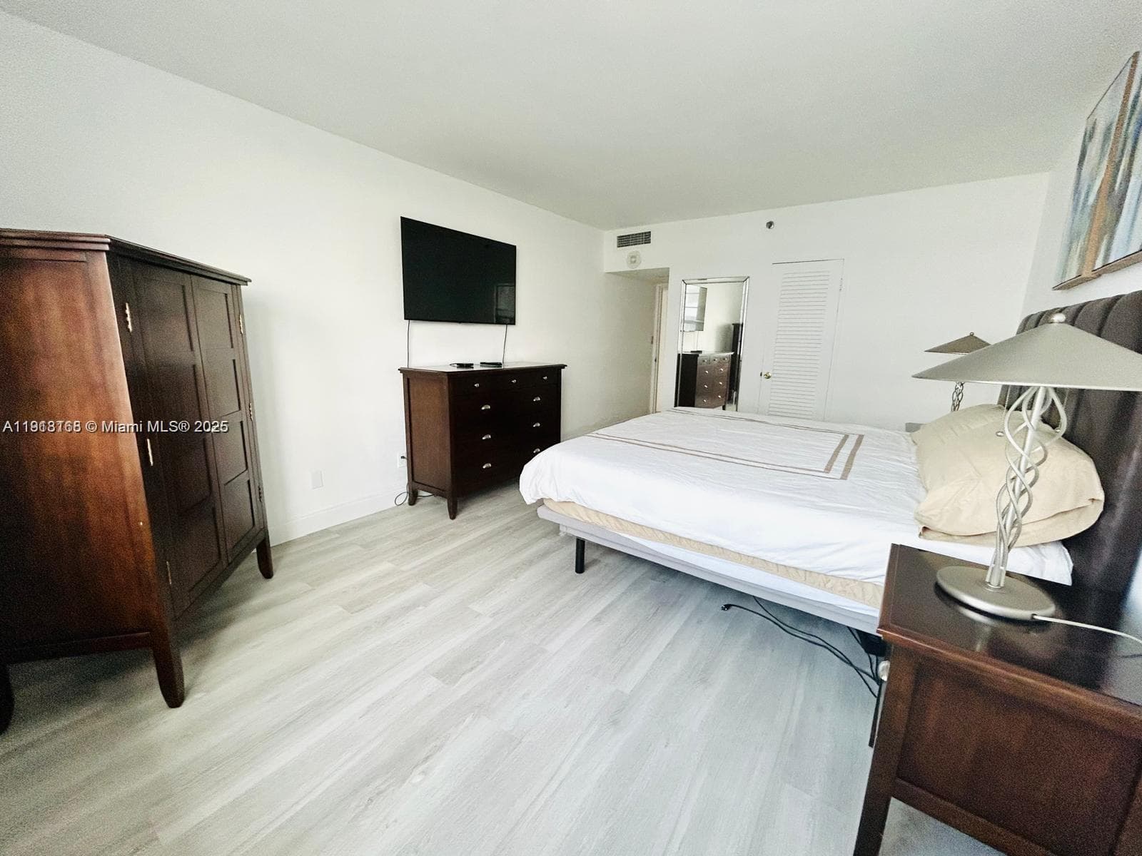 100 Lincoln Rd 535 photo 5