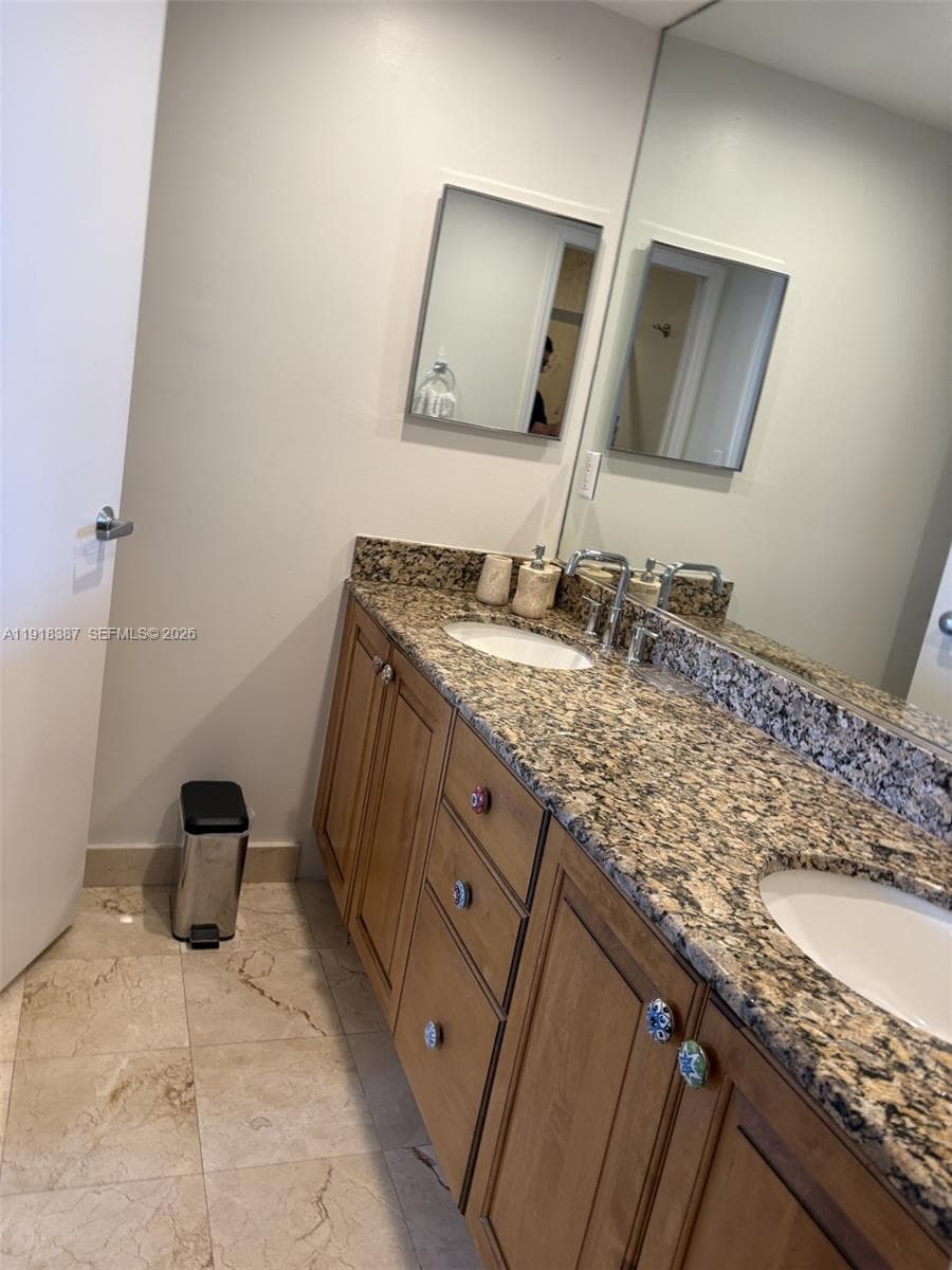 6917 Collins Ave PH20 photo 9