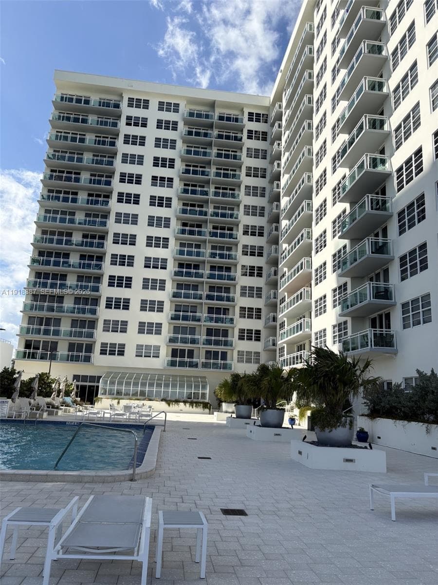 6917 Collins Ave PH20 photo 24