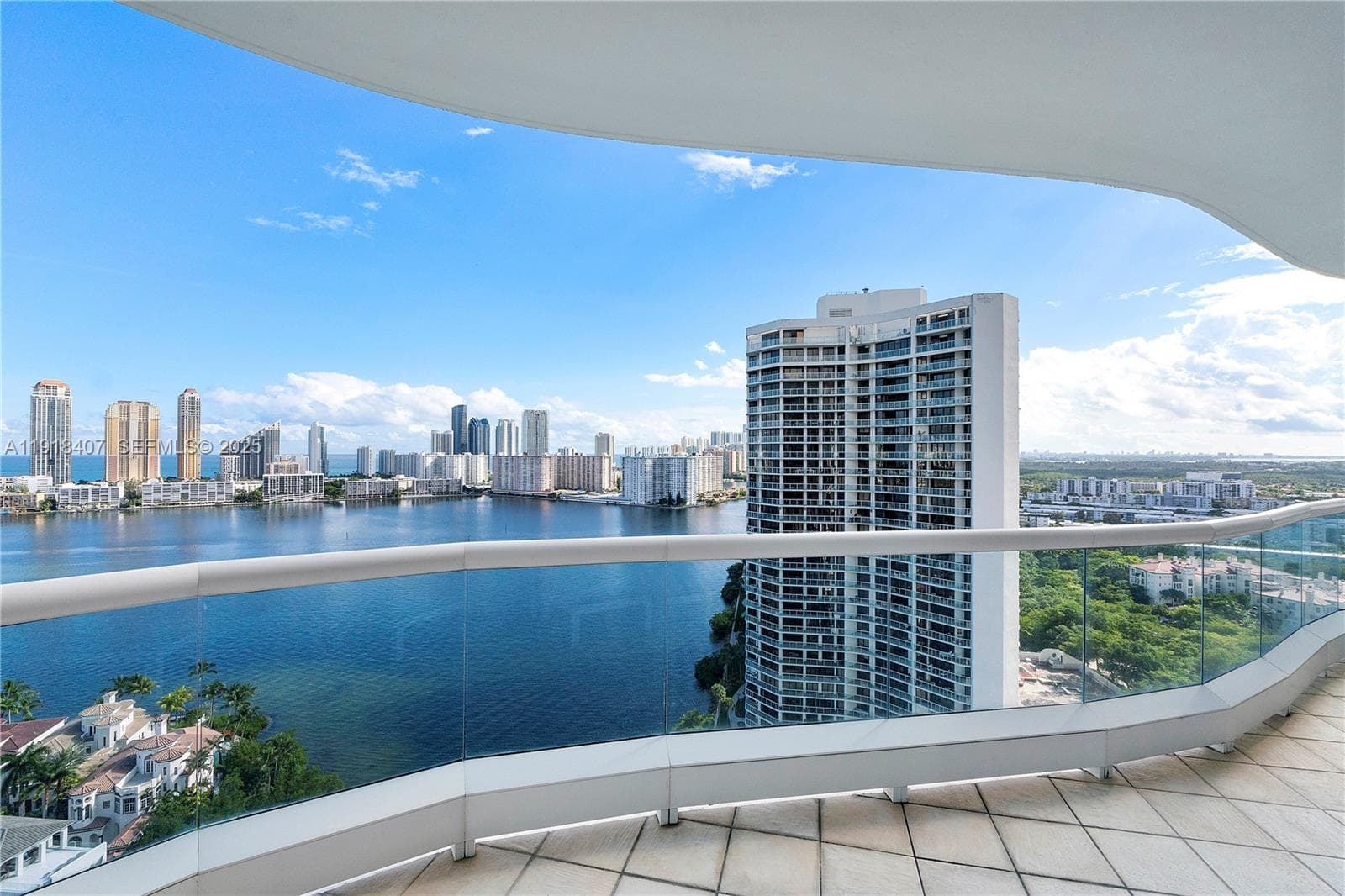 6000 Island Blvd 2406 photo 3