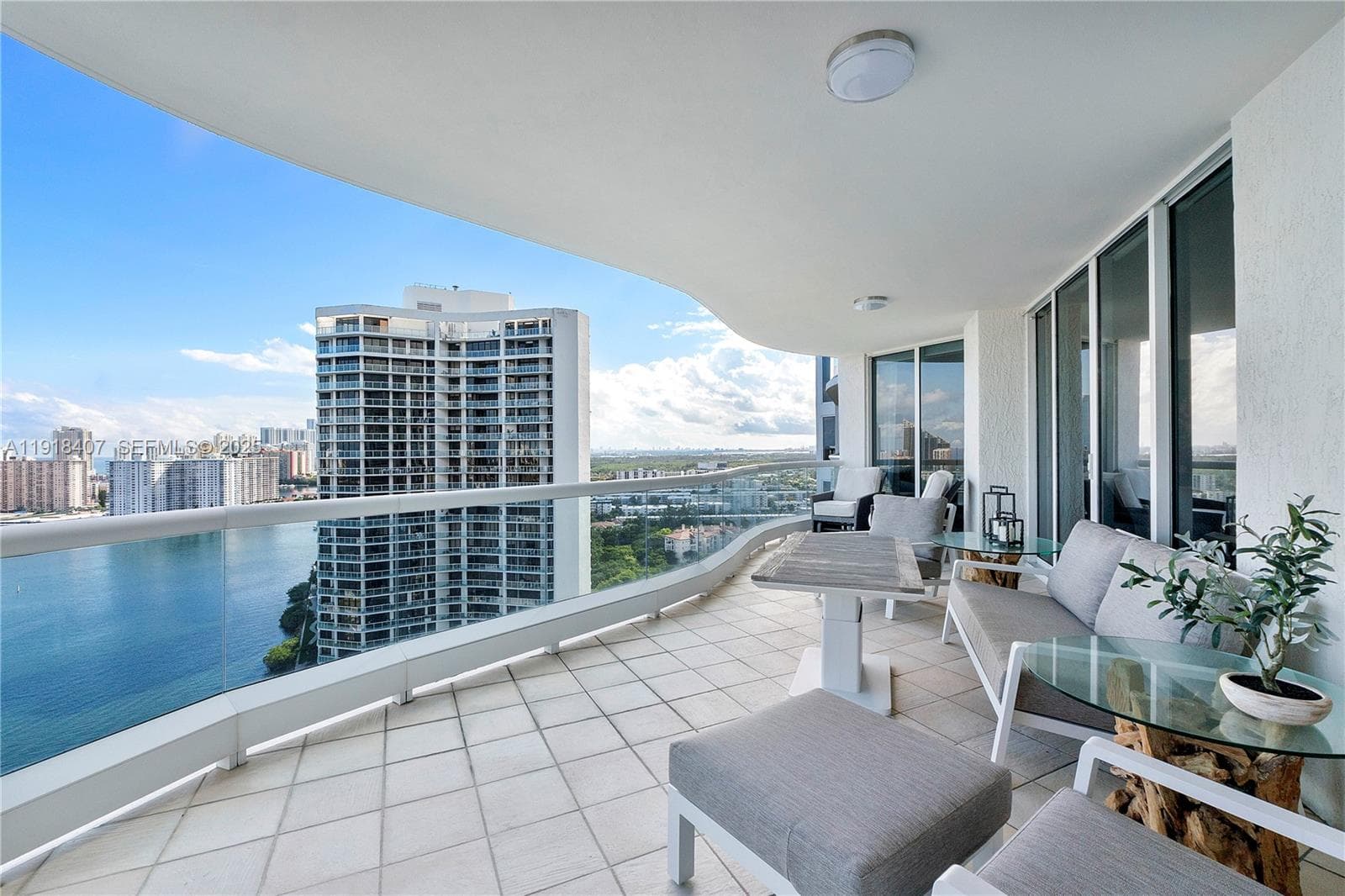 6000 Island Blvd 2406 photo 5