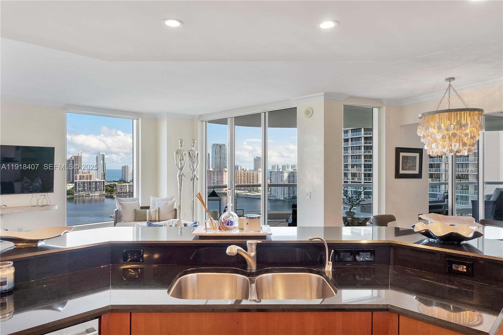6000 Island Blvd 2406 photo 18