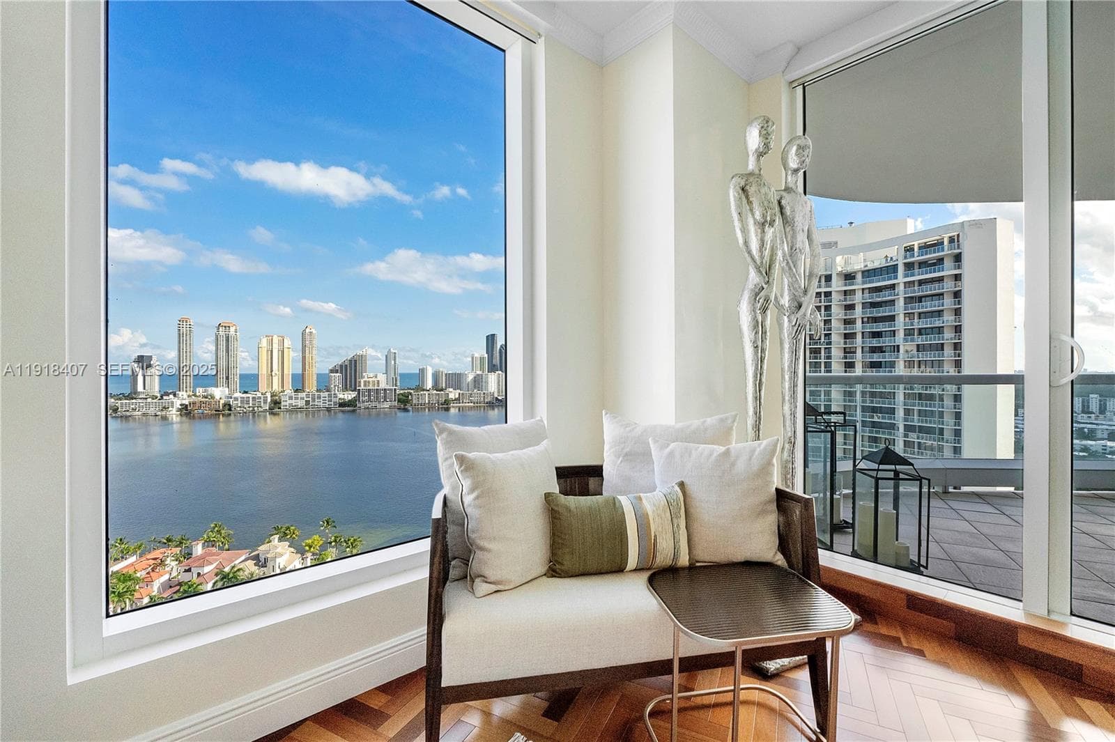 6000 Island Blvd 2406 photo 11