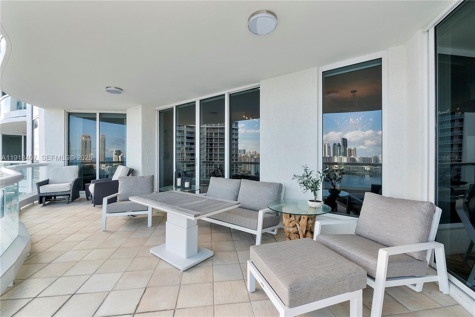 6000 Island Blvd 2406 photo 4