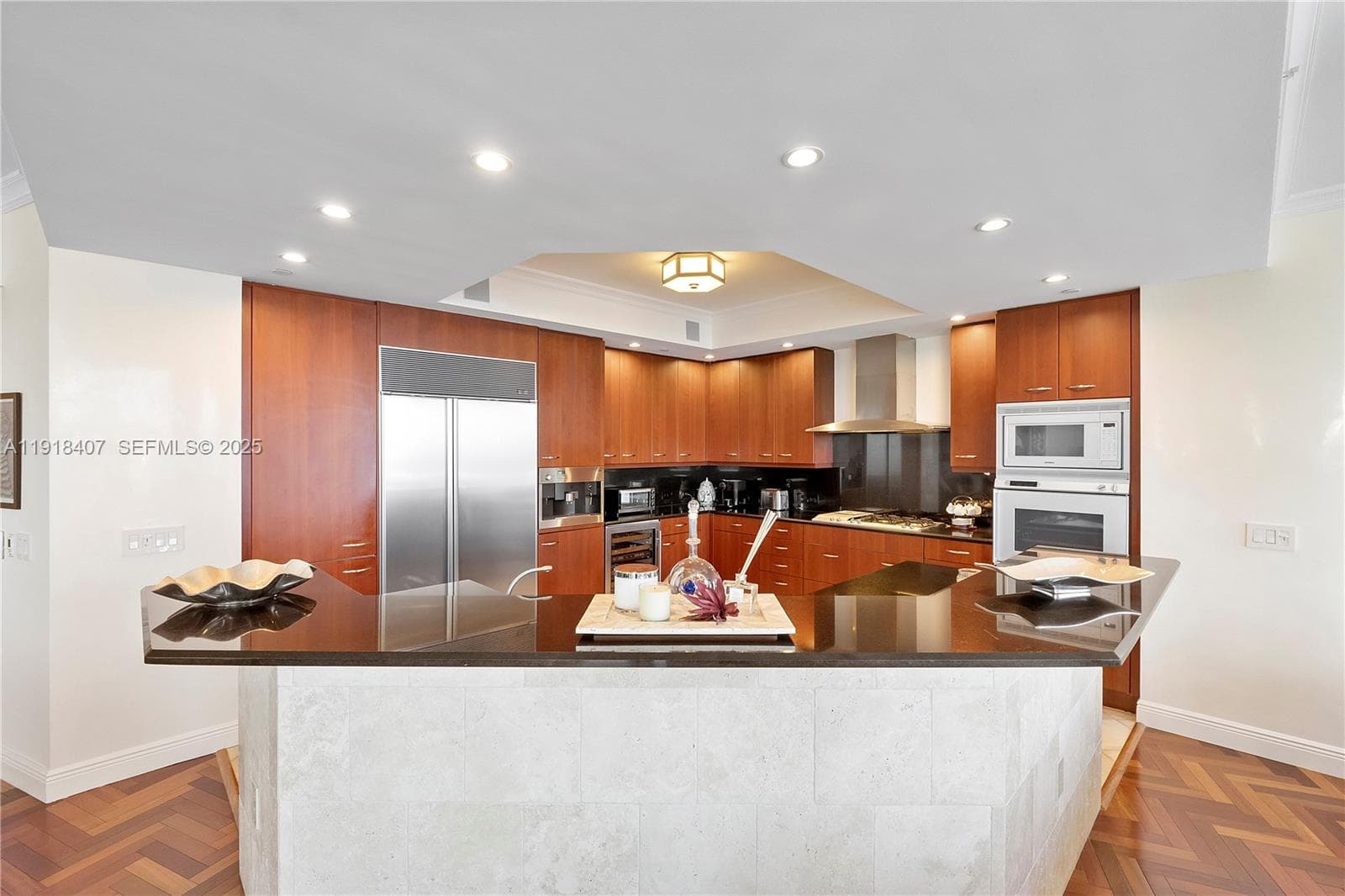 6000 Island Blvd 2406 photo 21