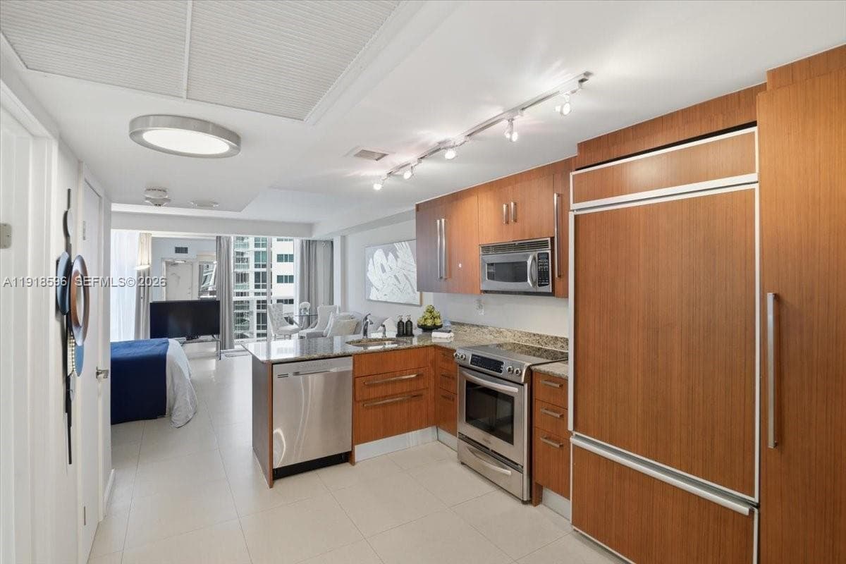 10275 Collins Avenue 1101 photo 9