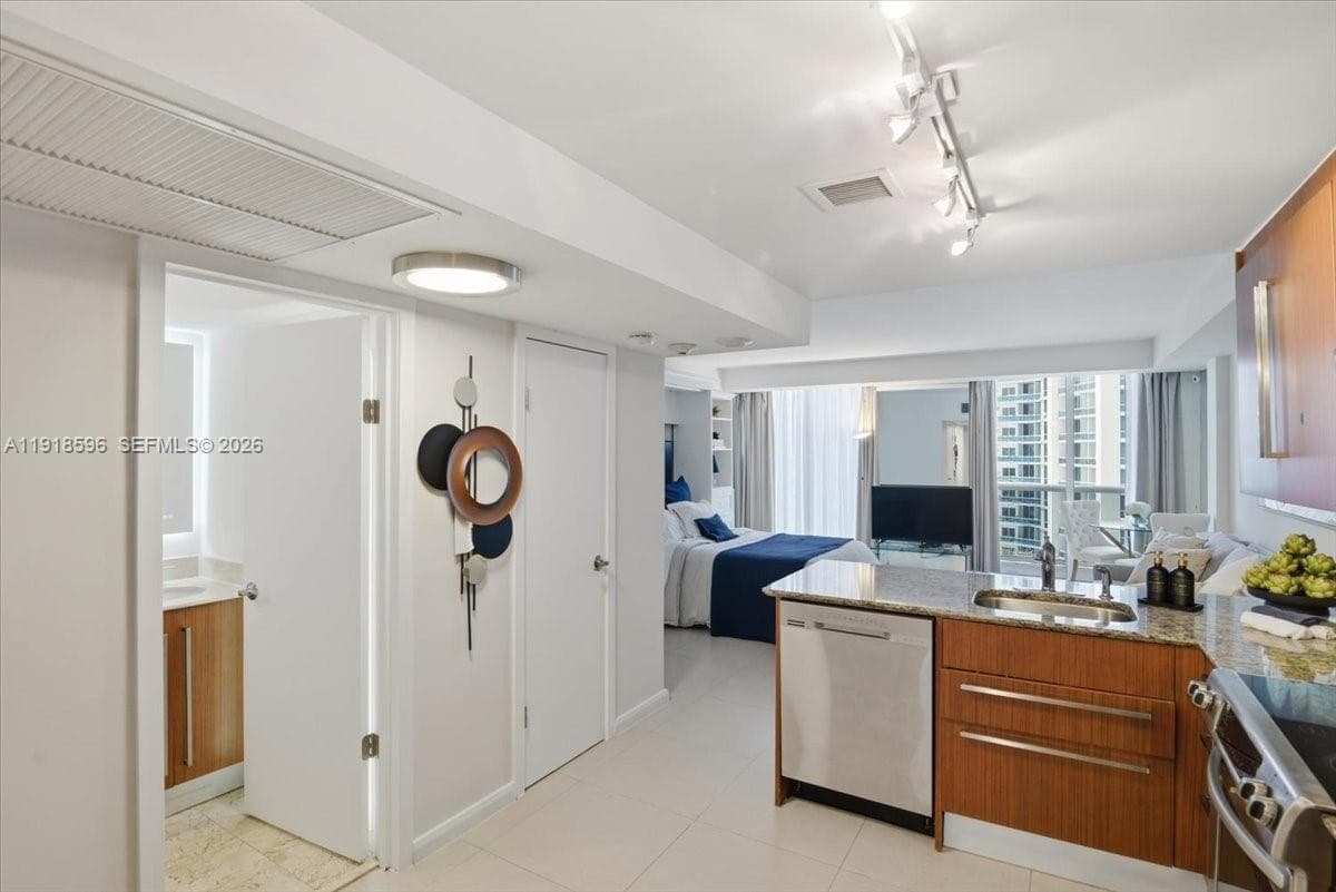 10275 Collins Avenue 1101 photo 10