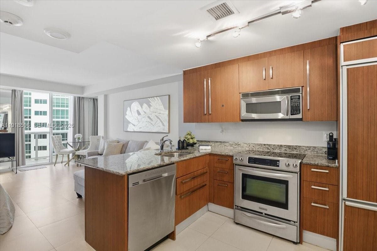 10275 Collins Avenue 1101 photo 11
