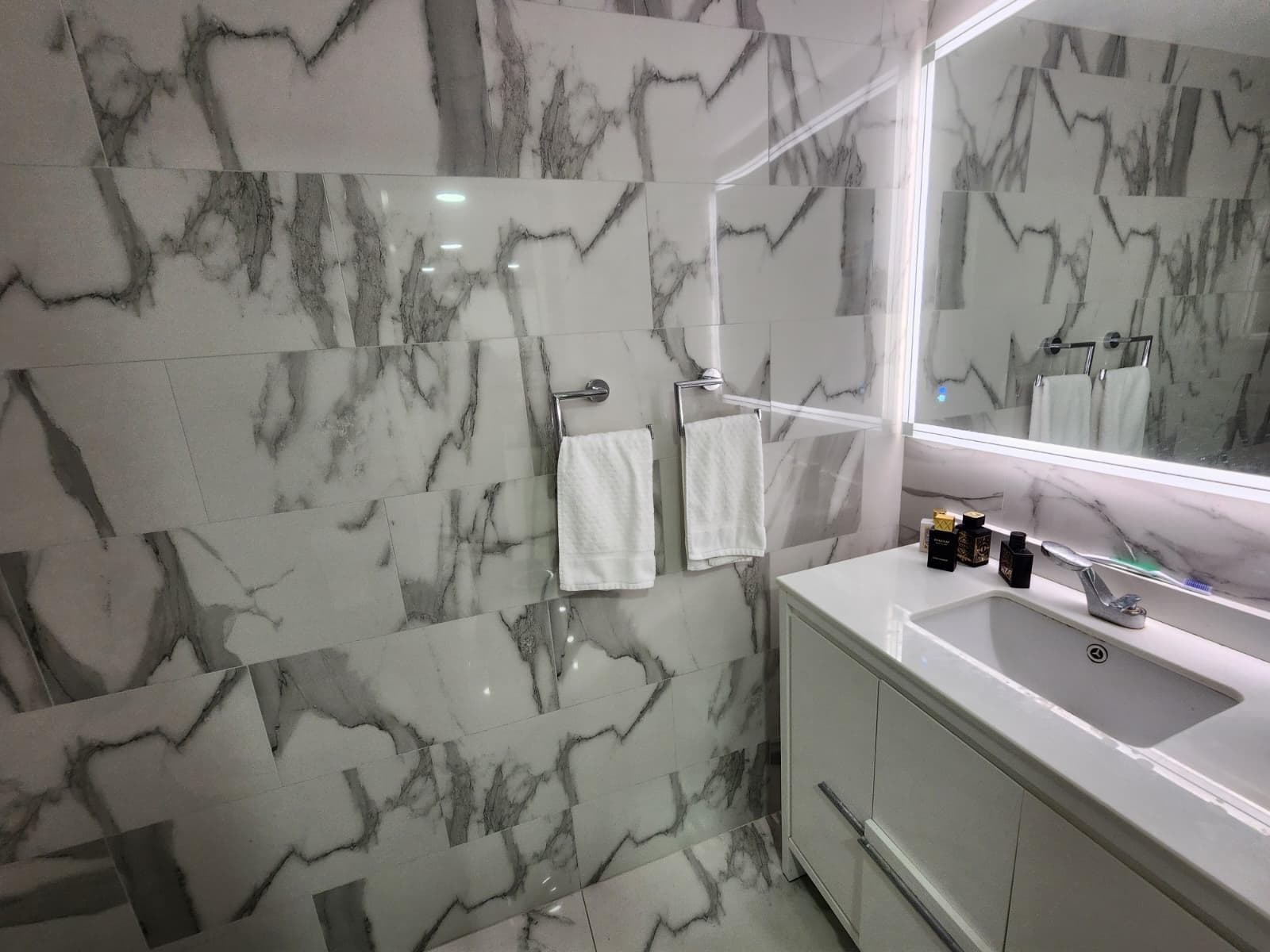 2500 Parkview Drive 403 photo 19