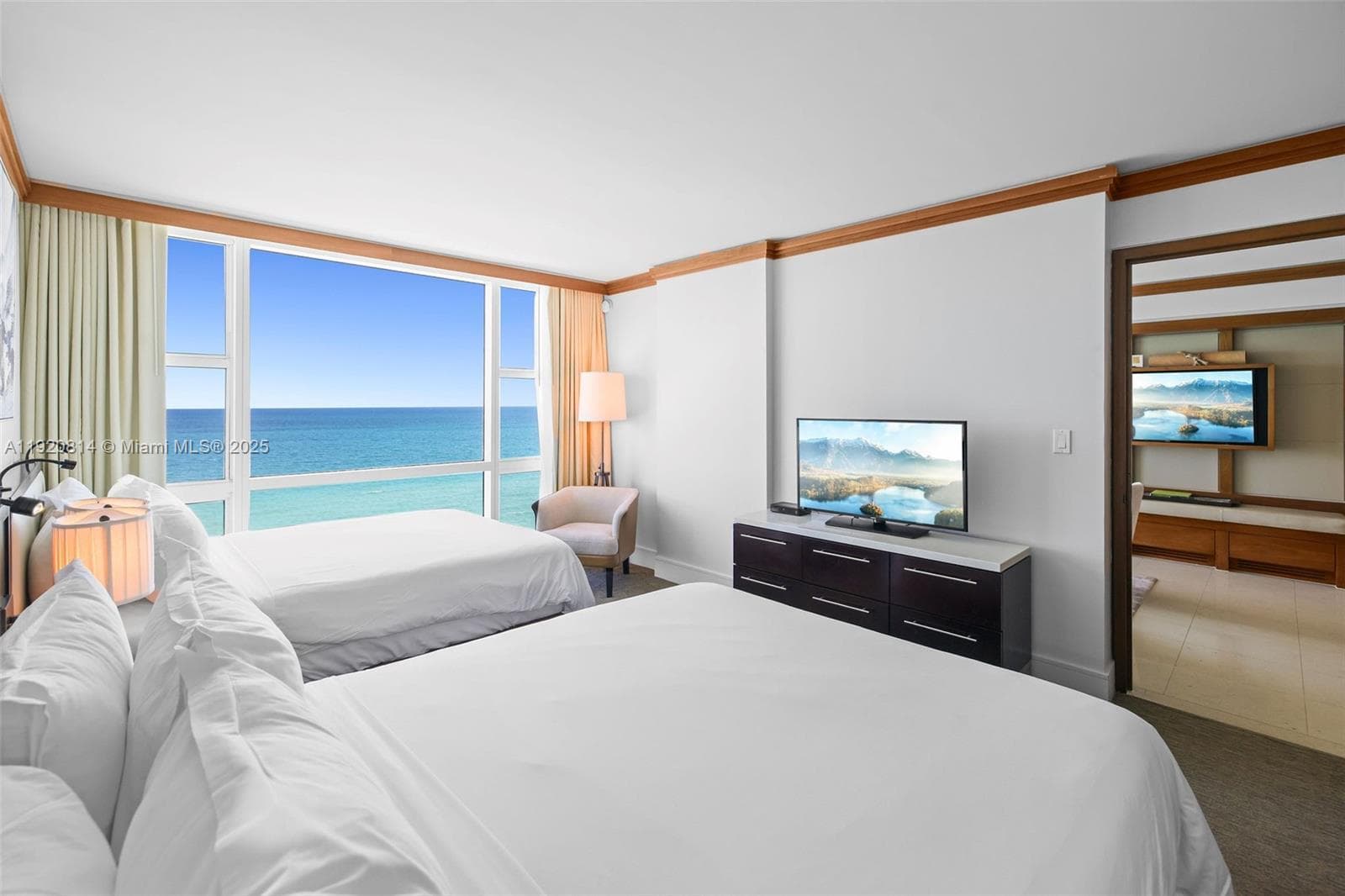 6801 Collins Ave 822(Door#) 805 (Legal#) photo 12