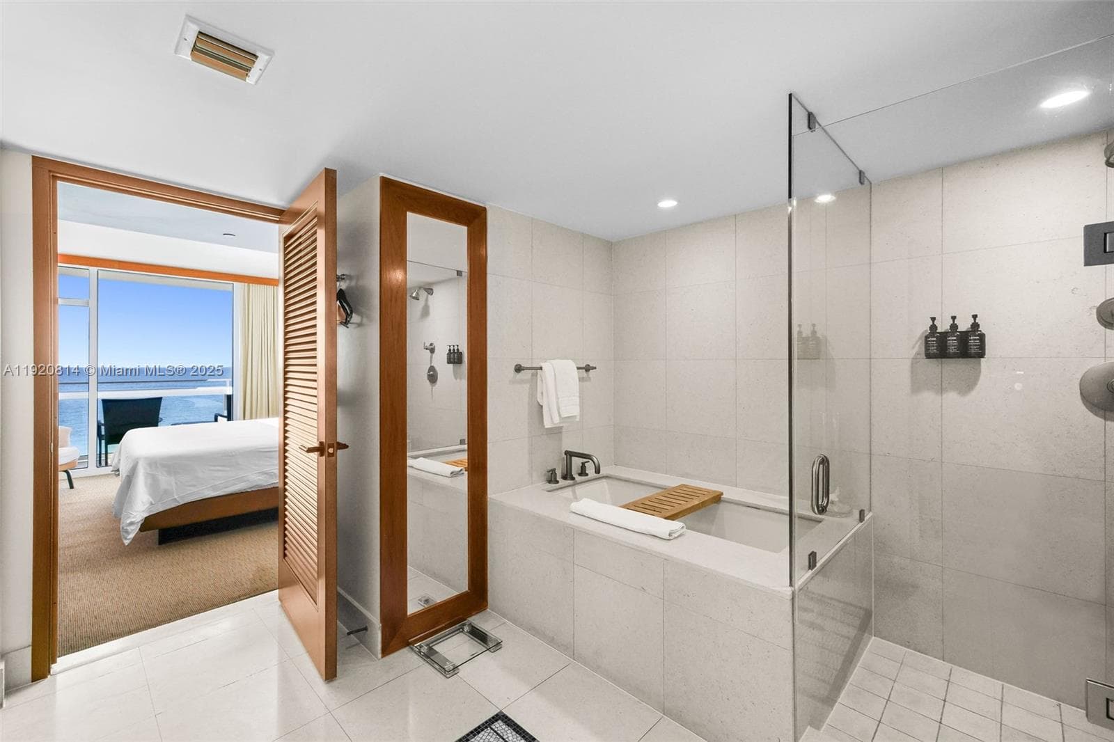 6801 Collins Ave 822(Door#) 805 (Legal#) photo 10