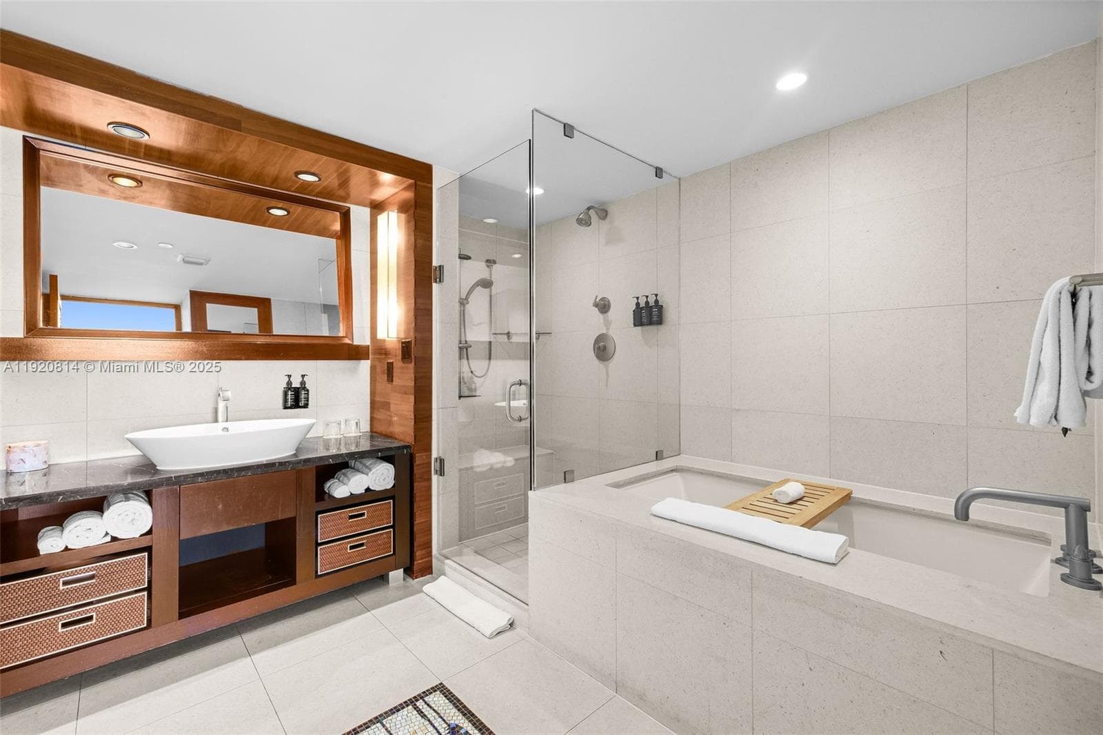 6801 Collins Ave 822(Door#) 805 (Legal#) photo 14