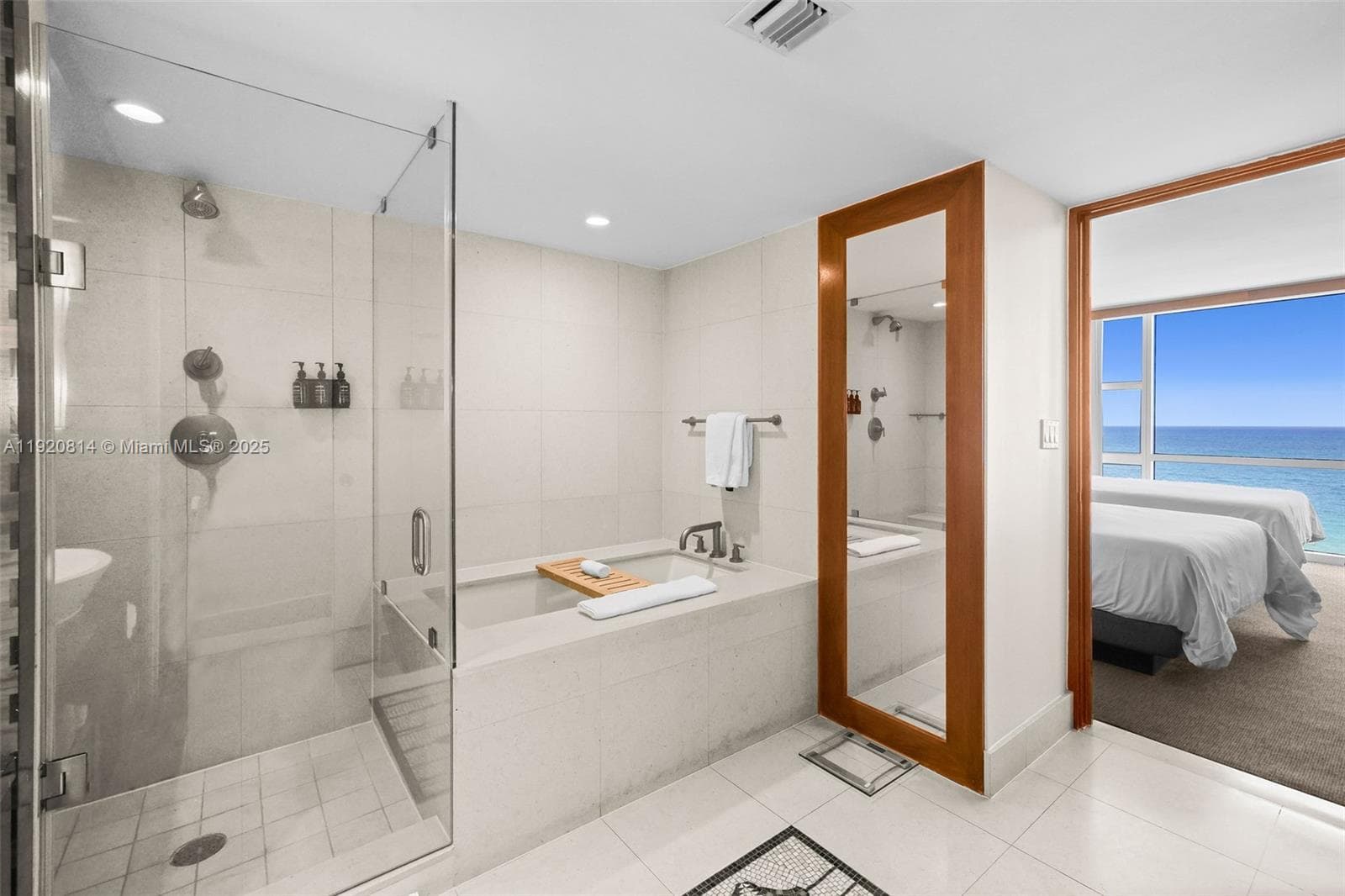6801 Collins Ave 822(Door#) 805 (Legal#) photo 15