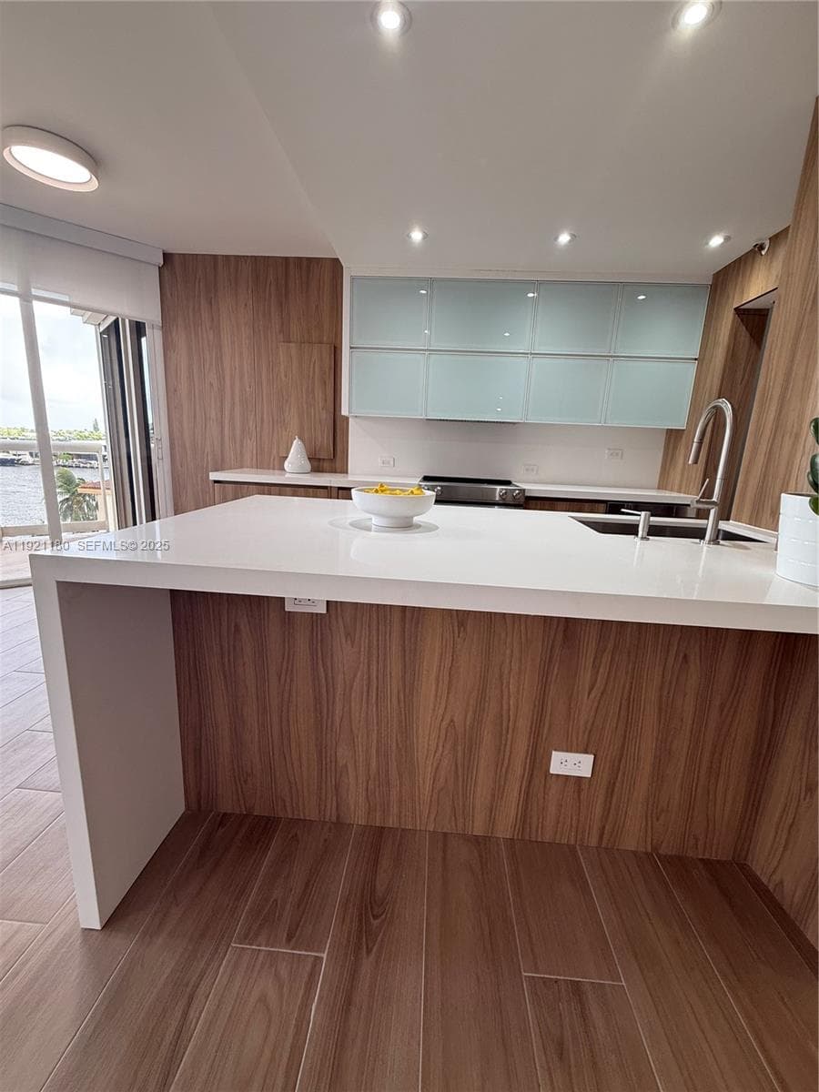 20191 E Country Club Dr 504 photo 22