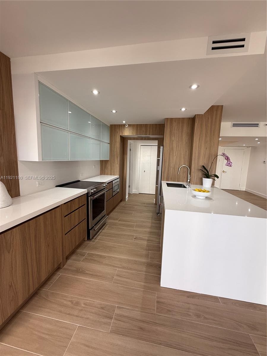 20191 E Country Club Dr 504 photo 7
