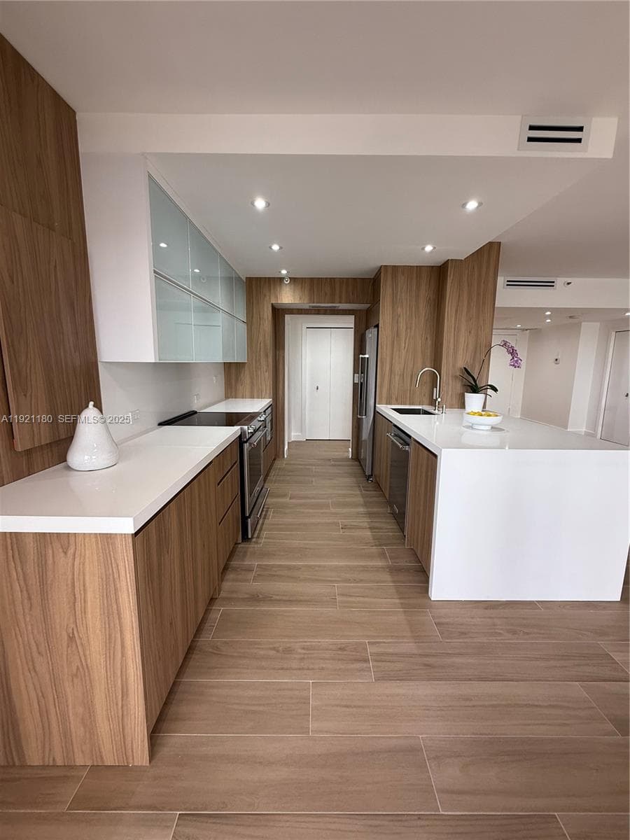 20191 E Country Club Dr 504 photo 3