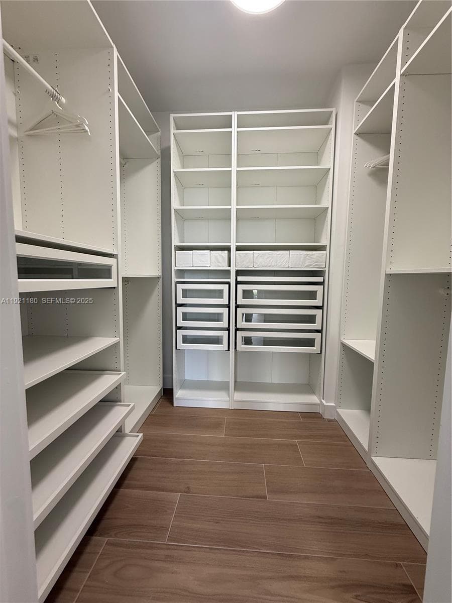 20191 E Country Club Dr 504 photo 14