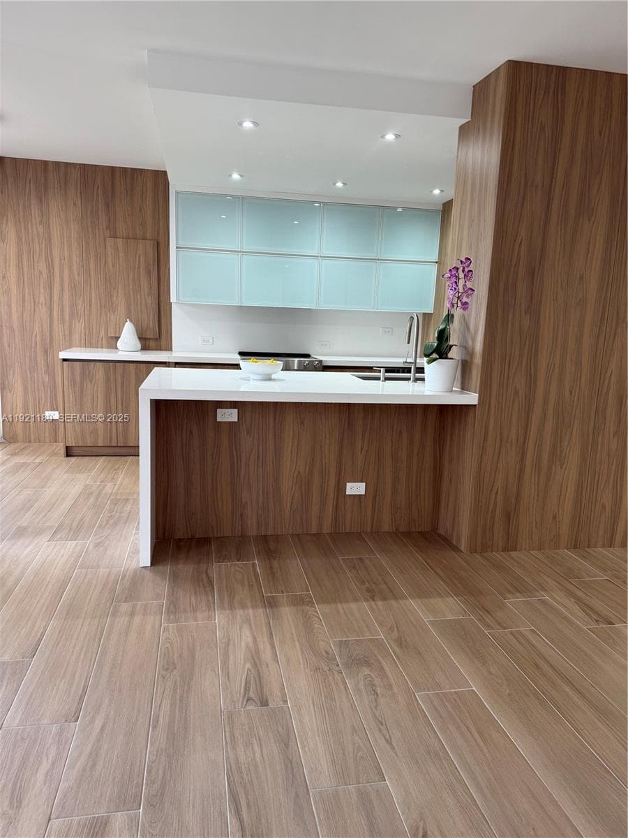 20191 E Country Club Dr 504 photo 15