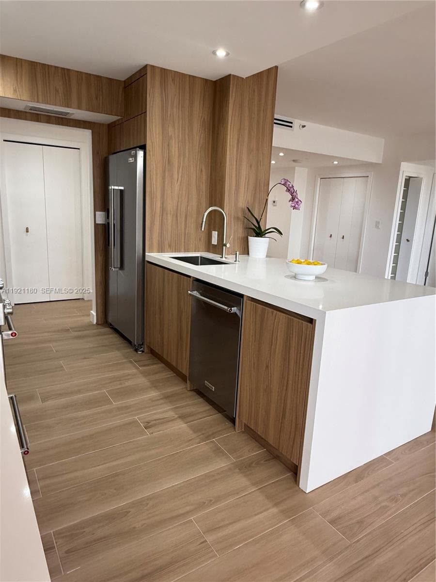 20191 E Country Club Dr 504 photo 19