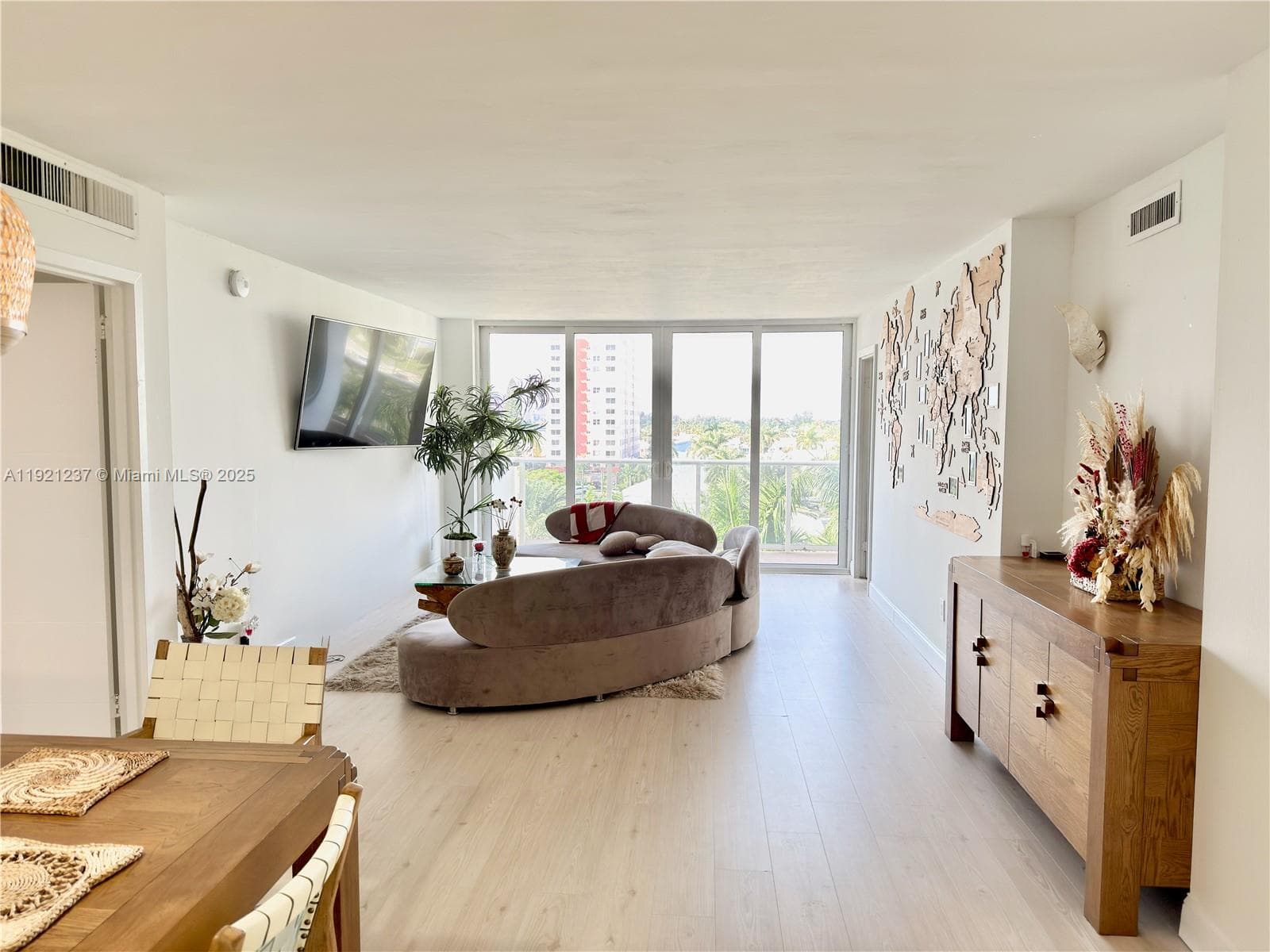3140 S Ocean Dr 512 photo 3