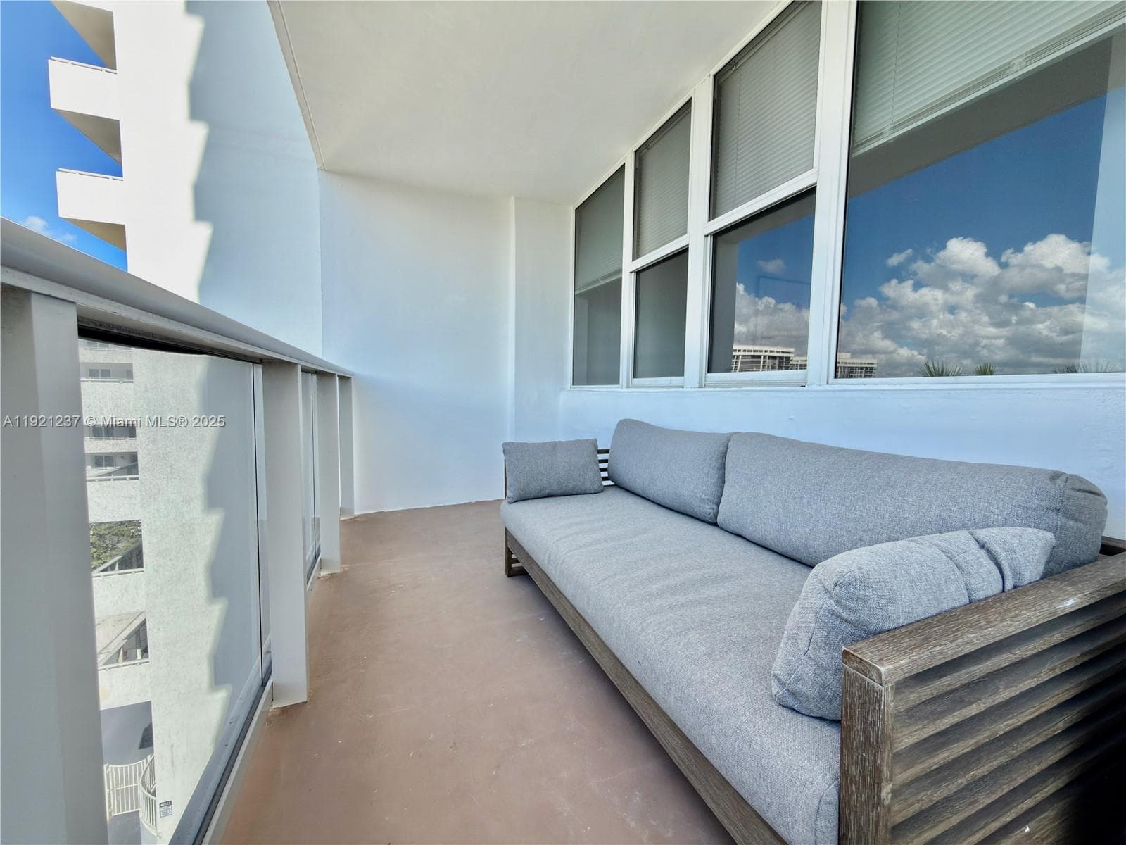 3140 S Ocean Dr 512 photo 24
