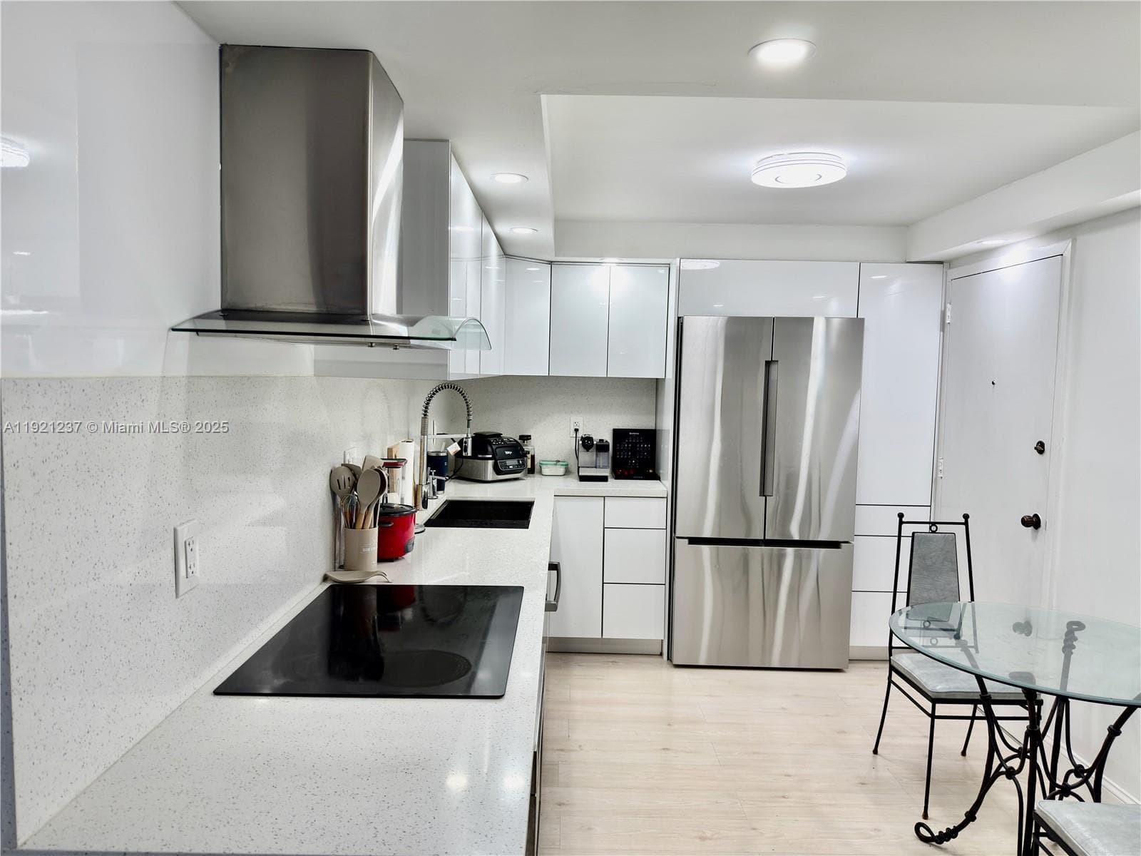 3140 S Ocean Dr 512 photo 8