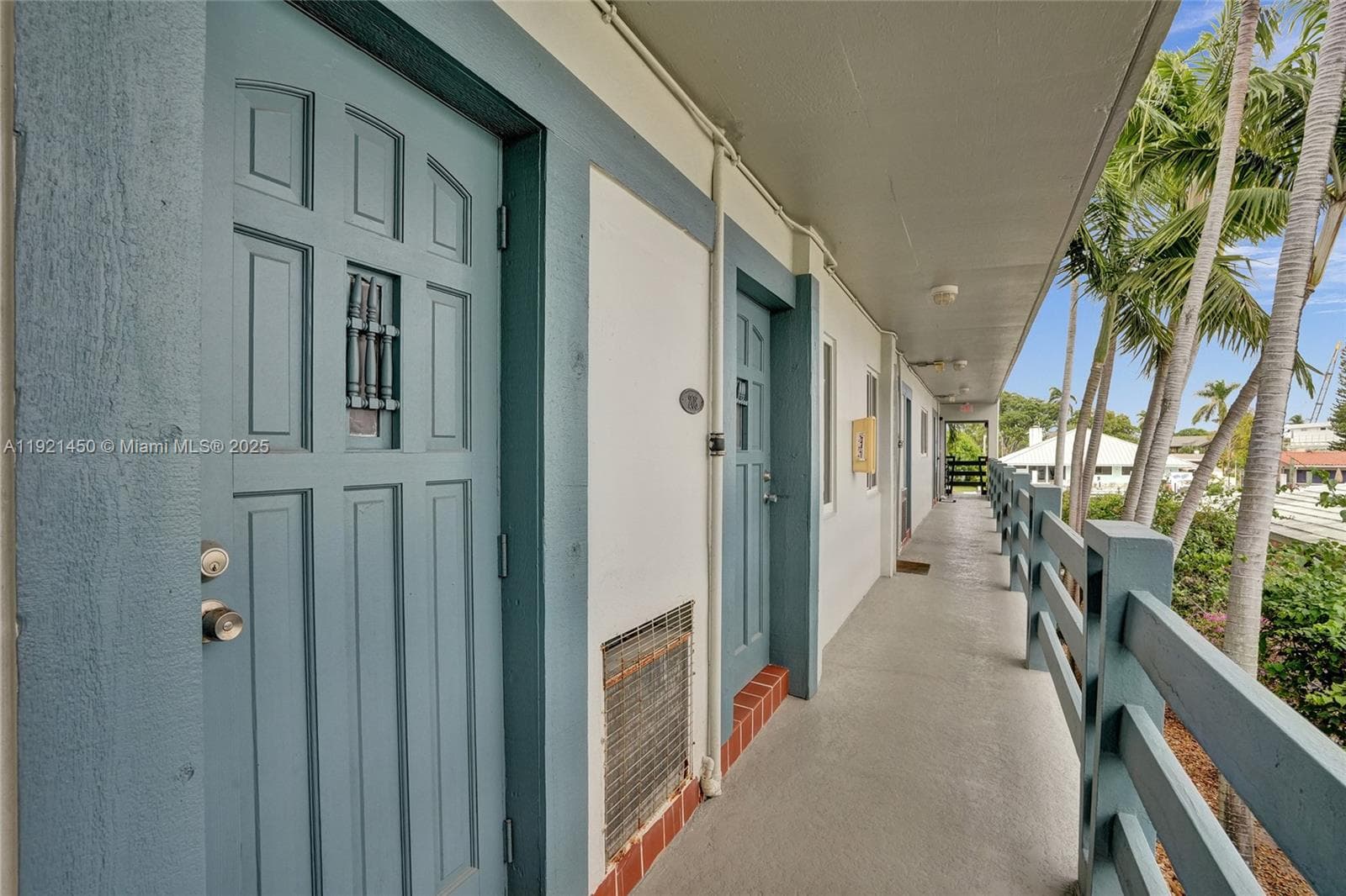 1535 SE 15th St 208 photo 1