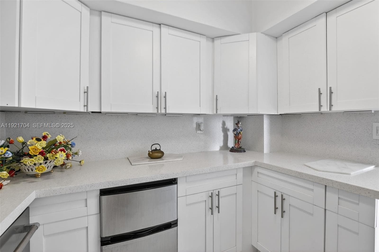 300 Bayview Dr 308 photo 18