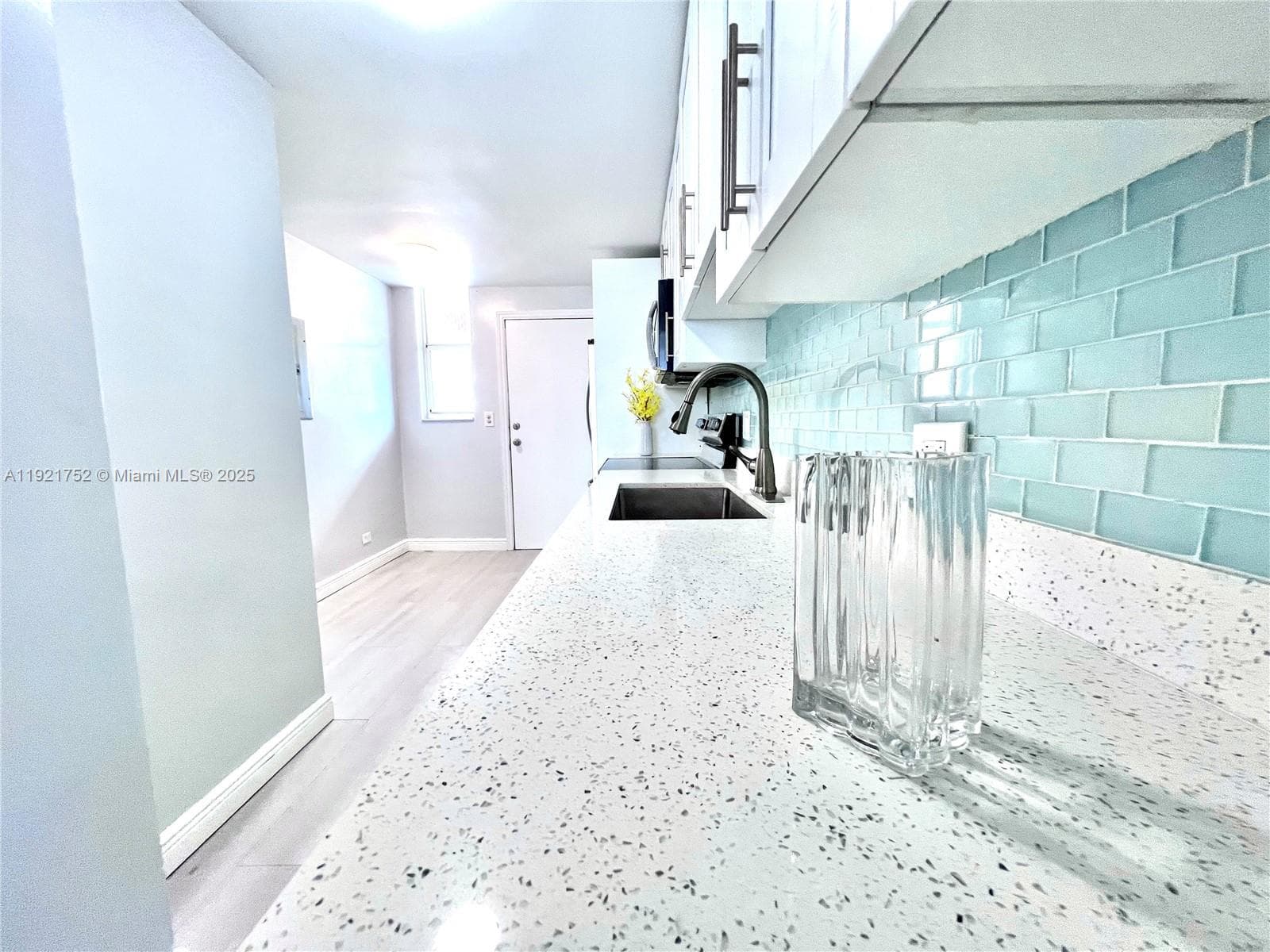 3660 NE 166th St 505 photo 3