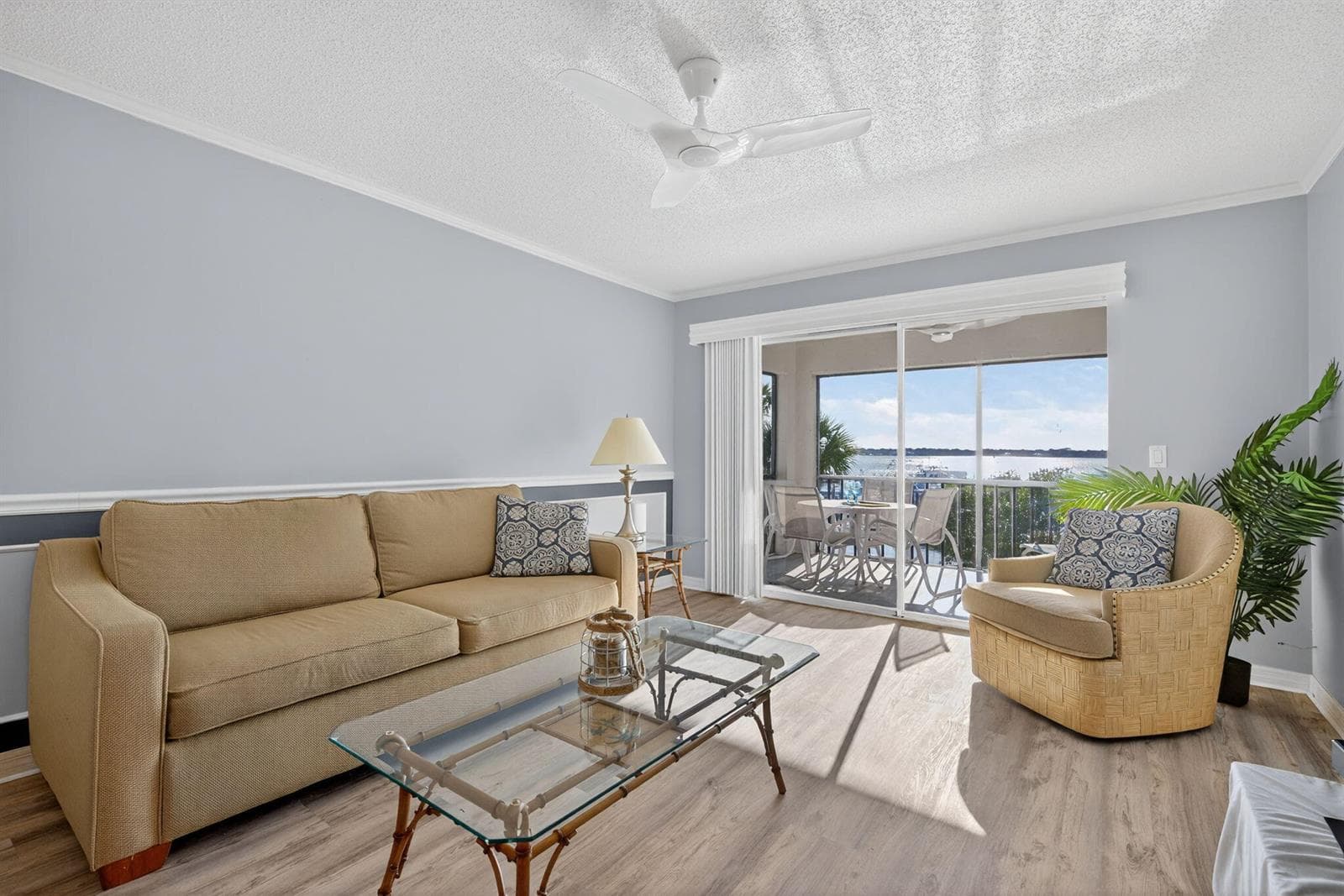 390 NE Edgewater Drive 403 photo 6