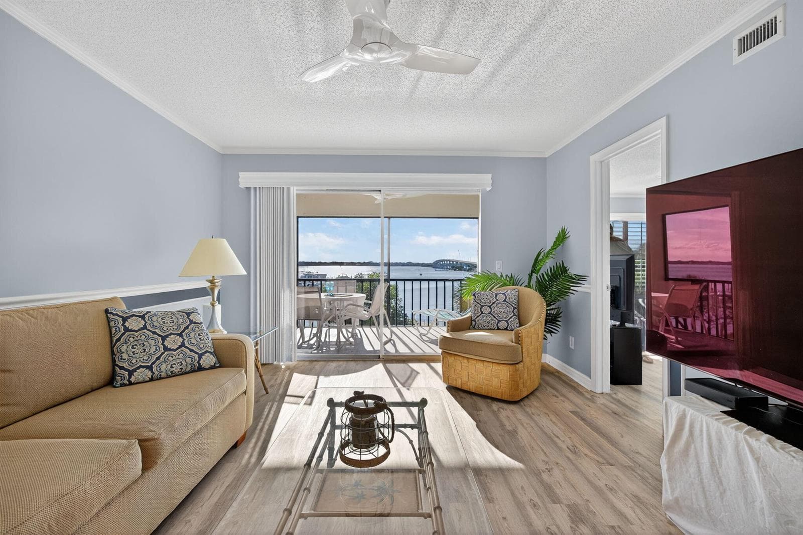 390 NE Edgewater Drive 403 photo 5