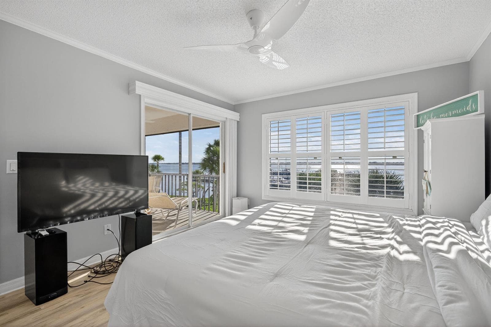 390 NE Edgewater Drive 403 photo 15