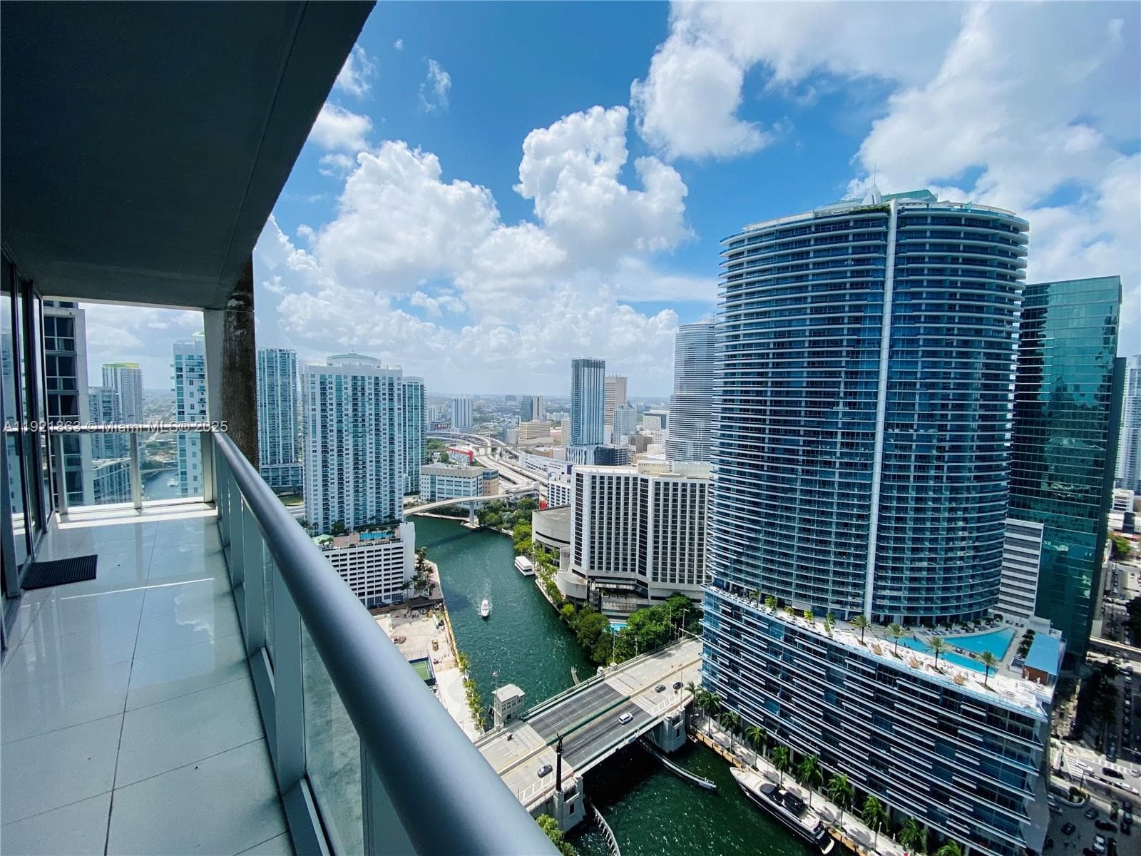 475 Brickell Ave 3715 photo 2