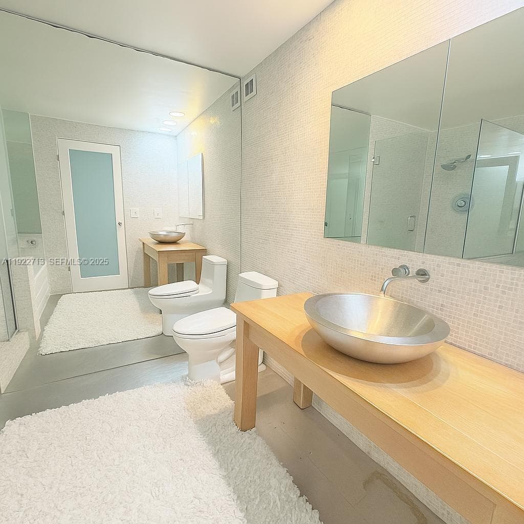5255 Collins Ave 5D photo 9