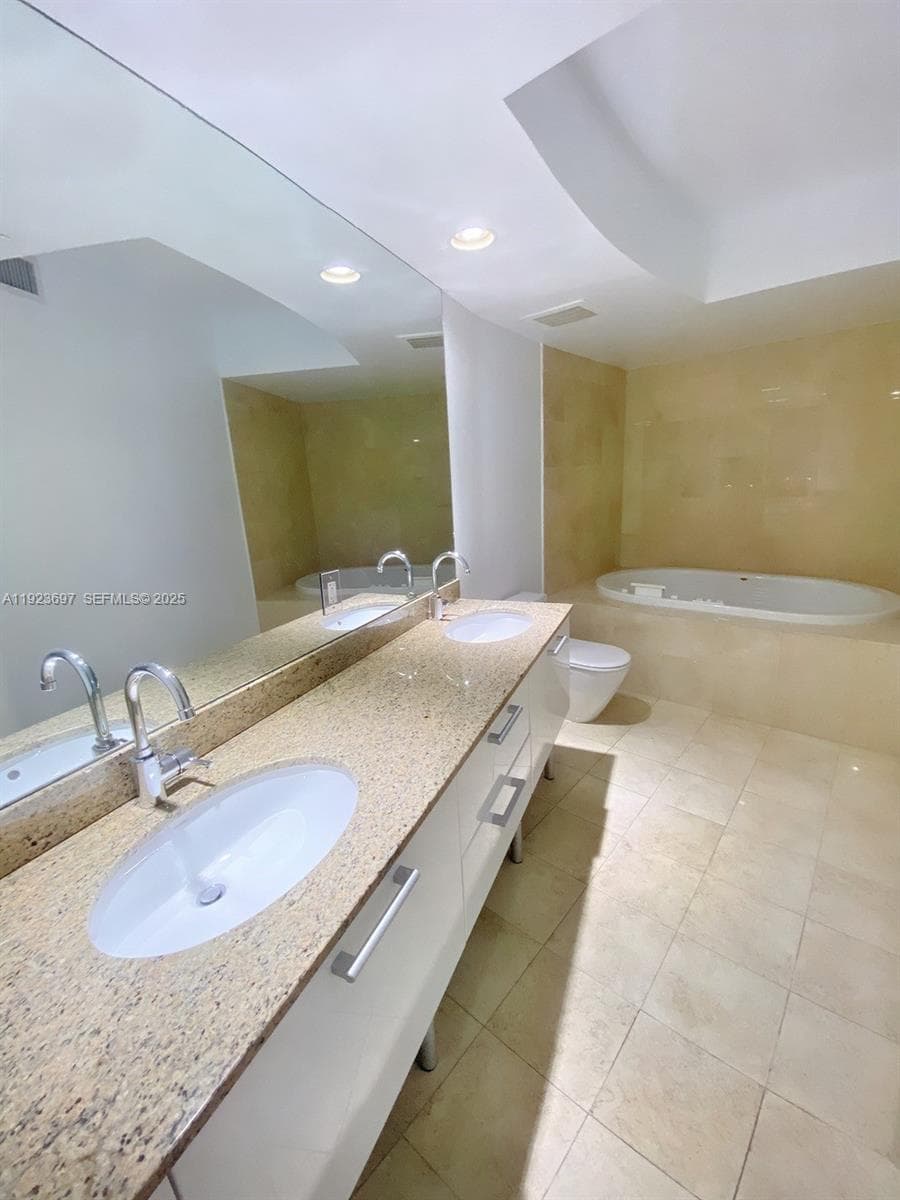 17201 Collins Ave 1009 photo 10