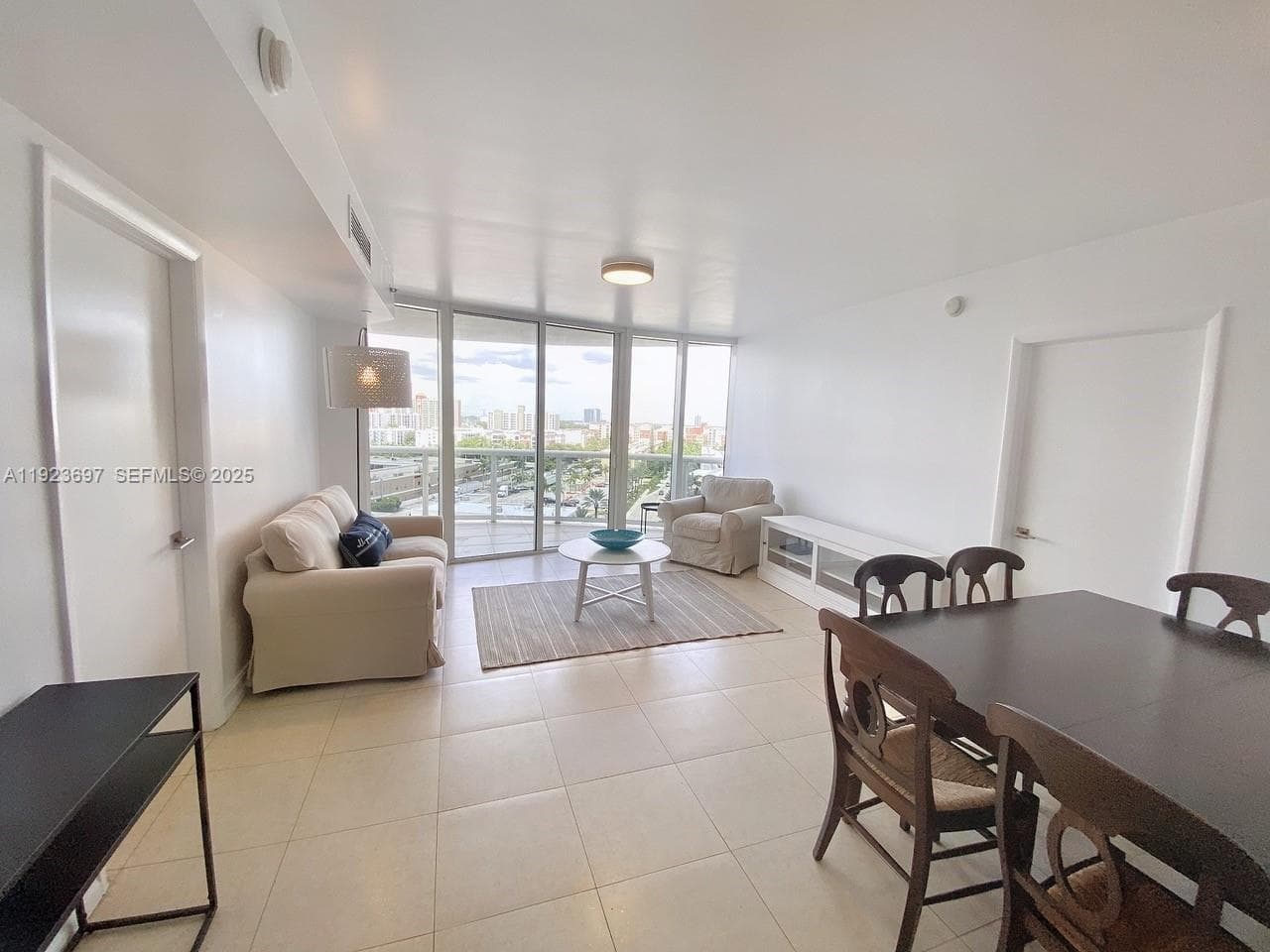 17201 Collins Ave 1009 photo 4