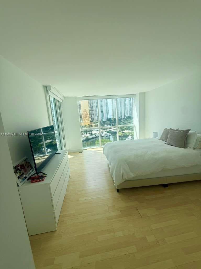 16400 Collins Ave 942 photo 13
