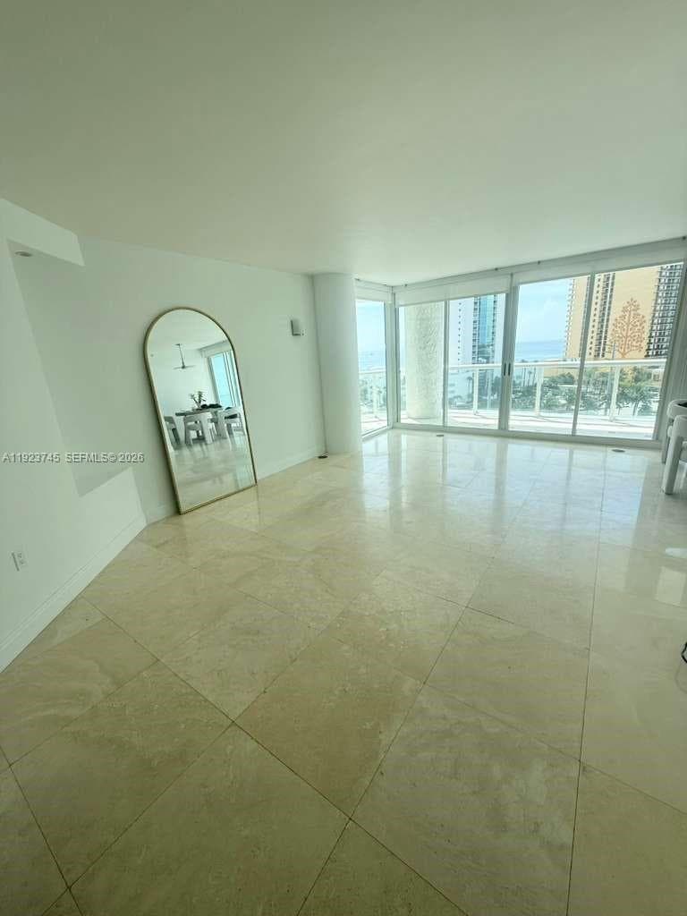 16400 Collins Ave 942 photo 10