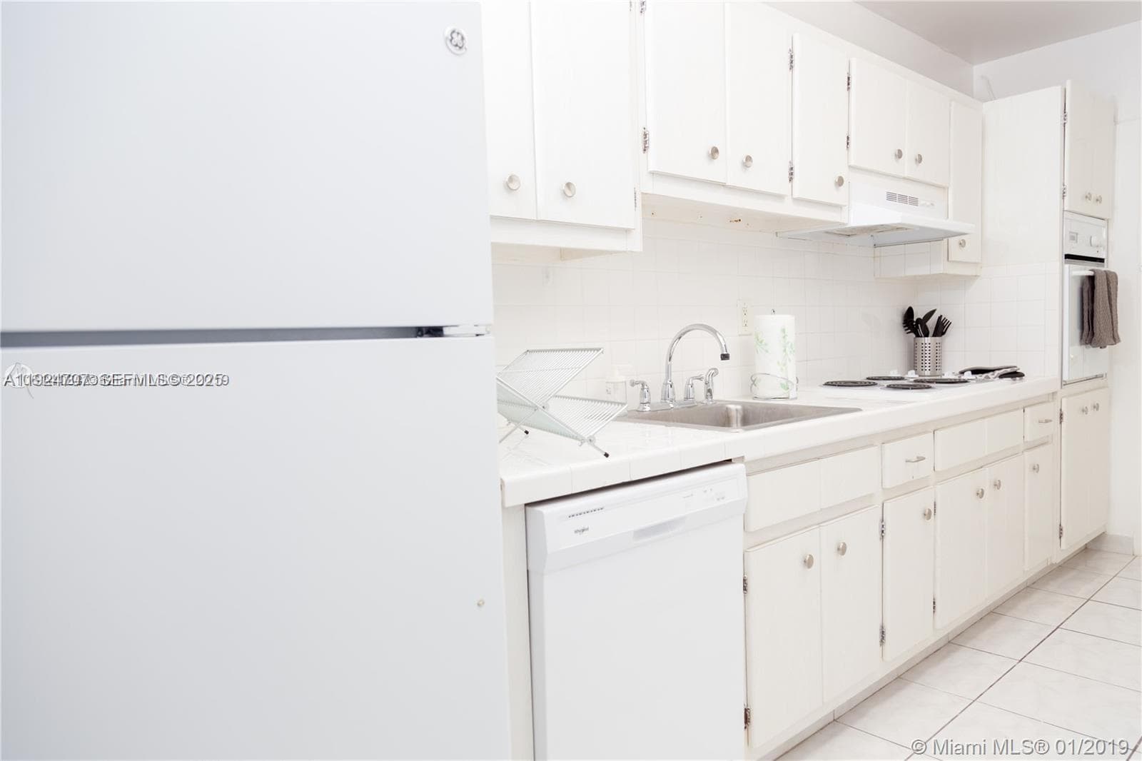 100 LINCOLN RD 1216 photo 5