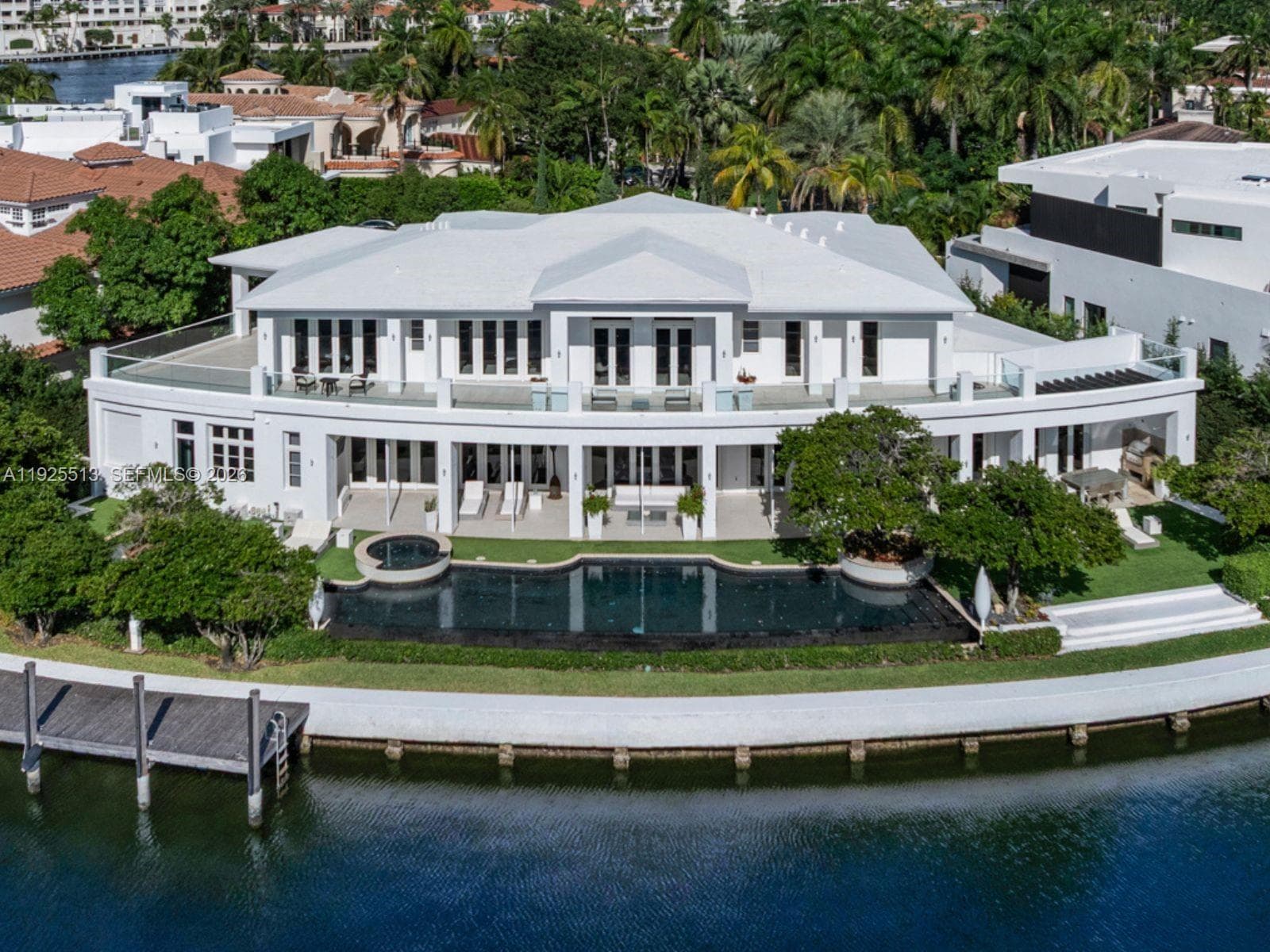 142 S Island Dr photo 1