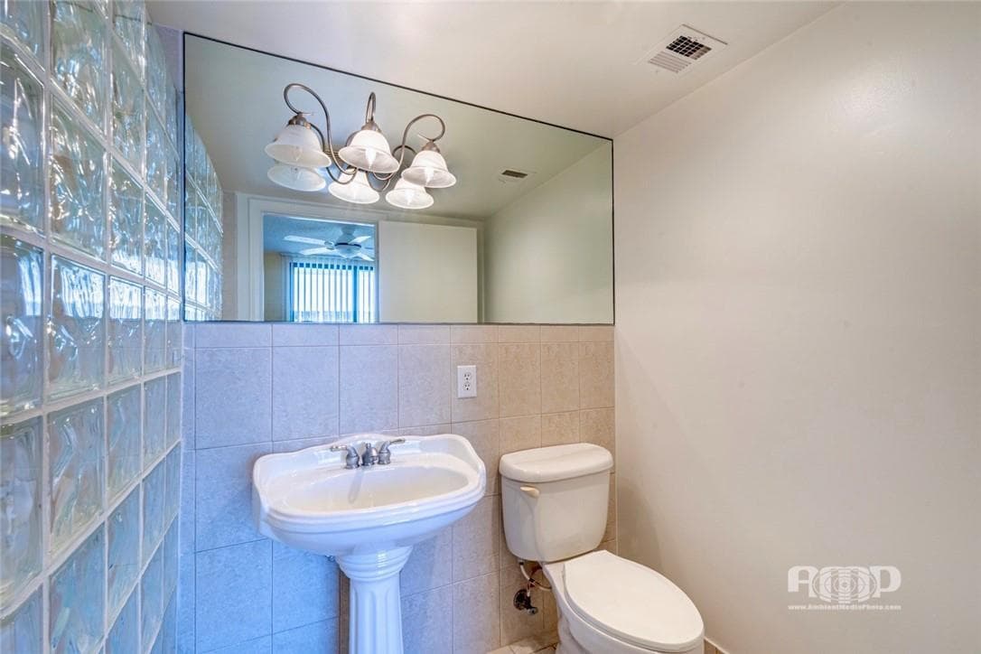 3100 NE 48th Street 908 photo 19