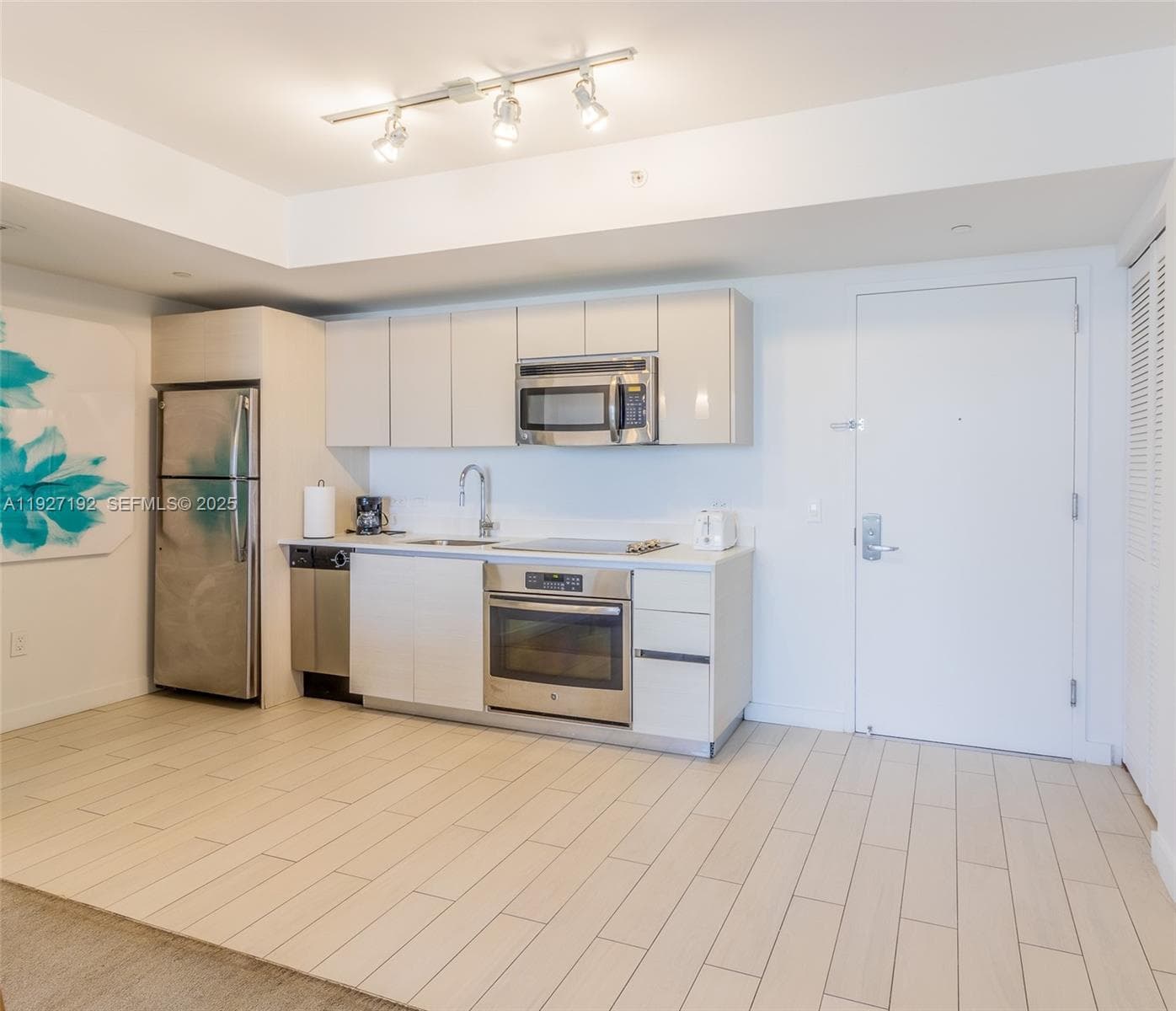 2602 E Hallandale Beach Blvd R708 photo 4