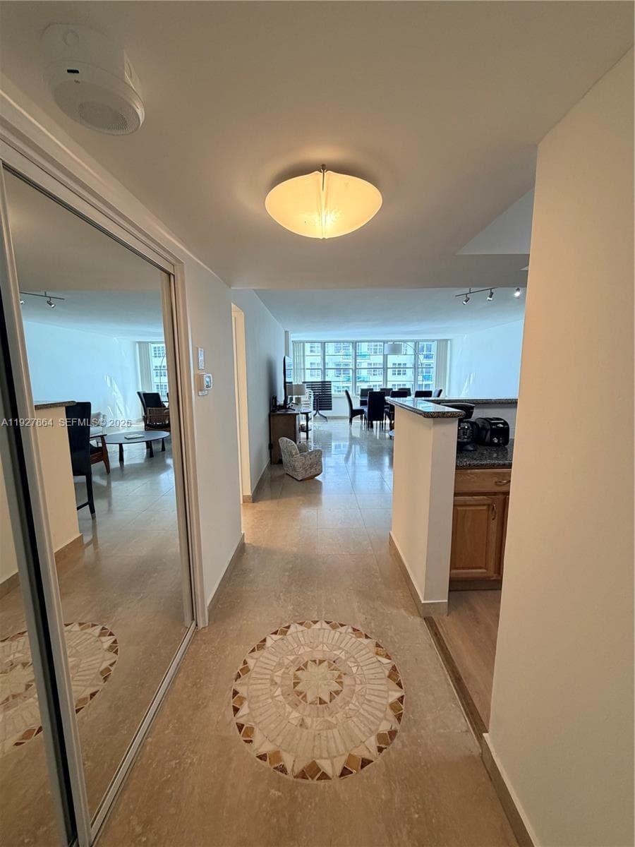 5151 Collins Ave 730 + DEN photo 4
