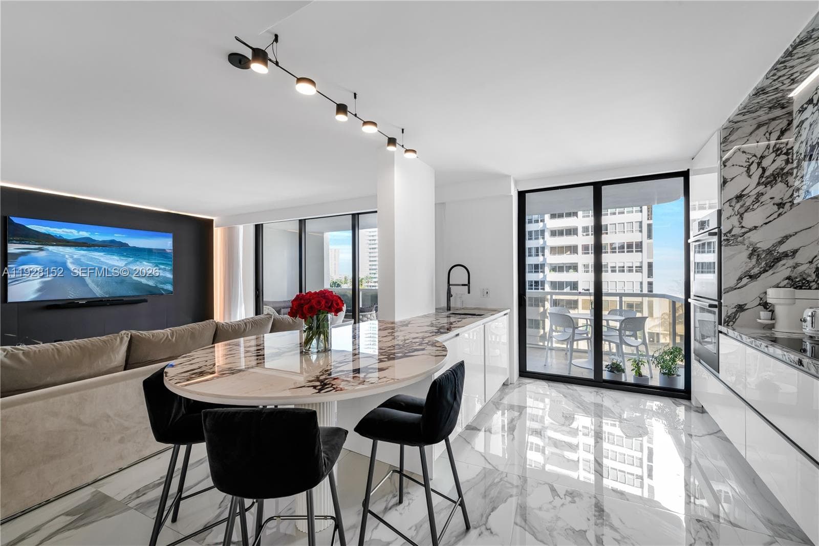 9 Island Ave 609 photo 4