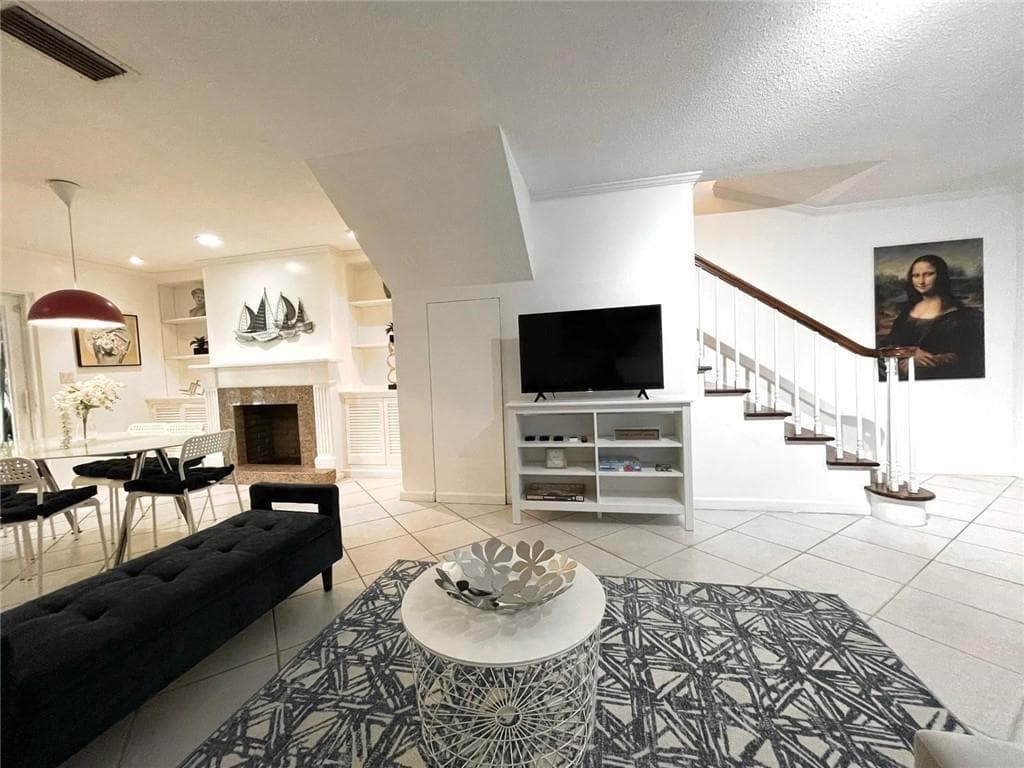 619 Kensington Place photo 13