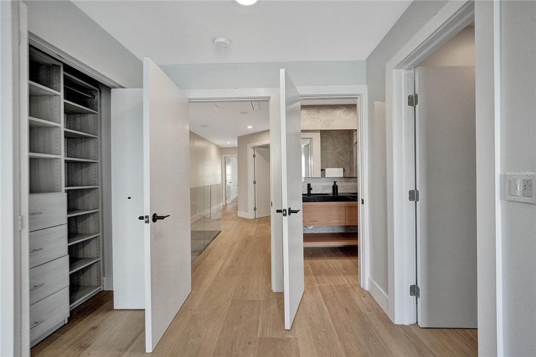 876 Jeffery Street photo 24