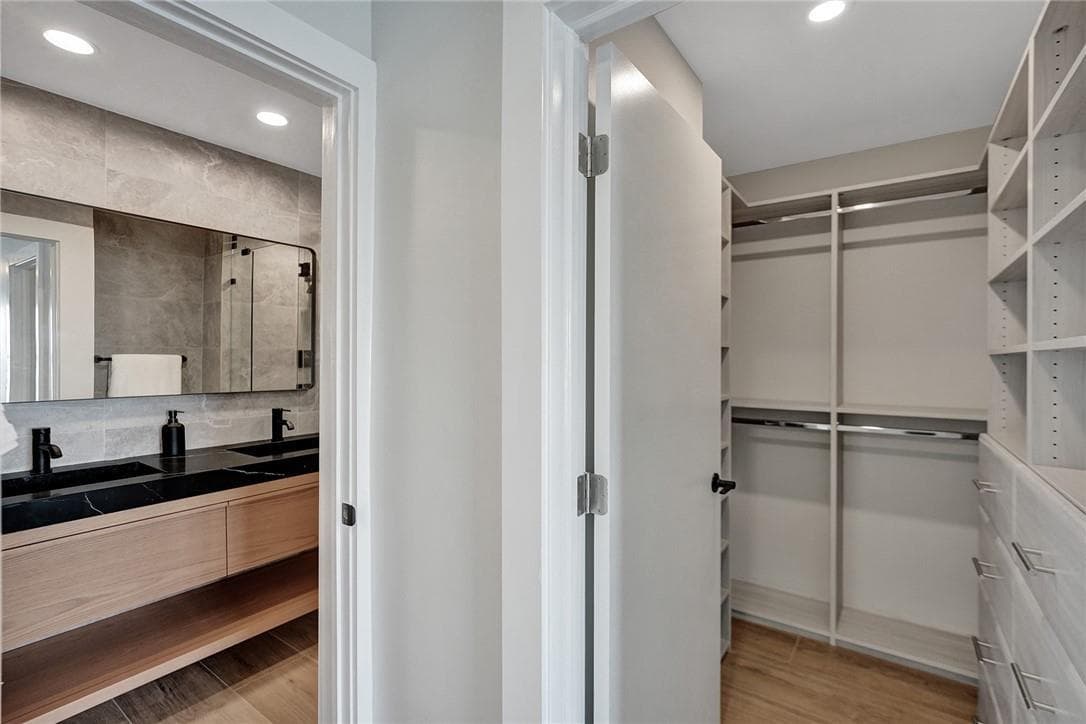 876 Jeffery Street photo 25